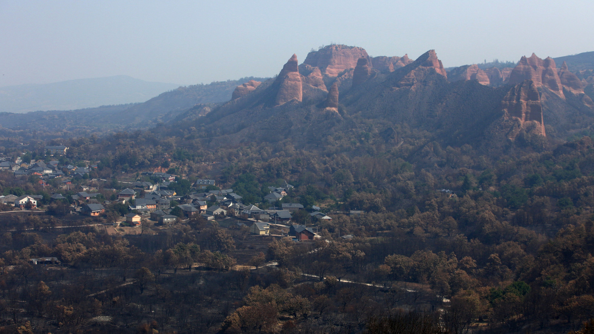 El incendio que afectó al paraje natural de Las Médulas (El Bierzo), extinguido dos meses después: “Hay esperanza”