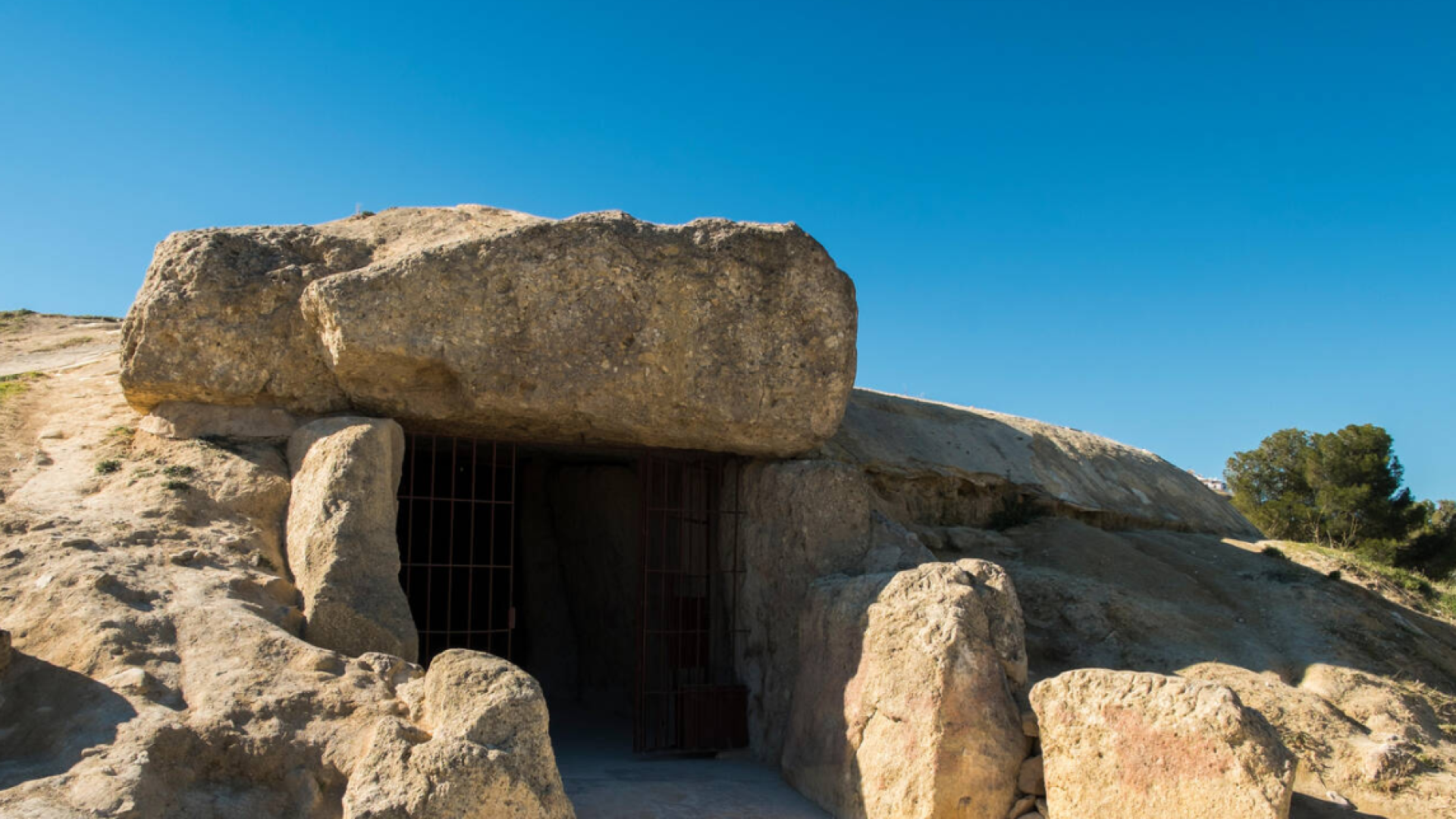 El increíble secreto del dolmen de Menga: cómo hace 5.800 años movieron una piedra de 150 toneladas sin levantarla del suelo