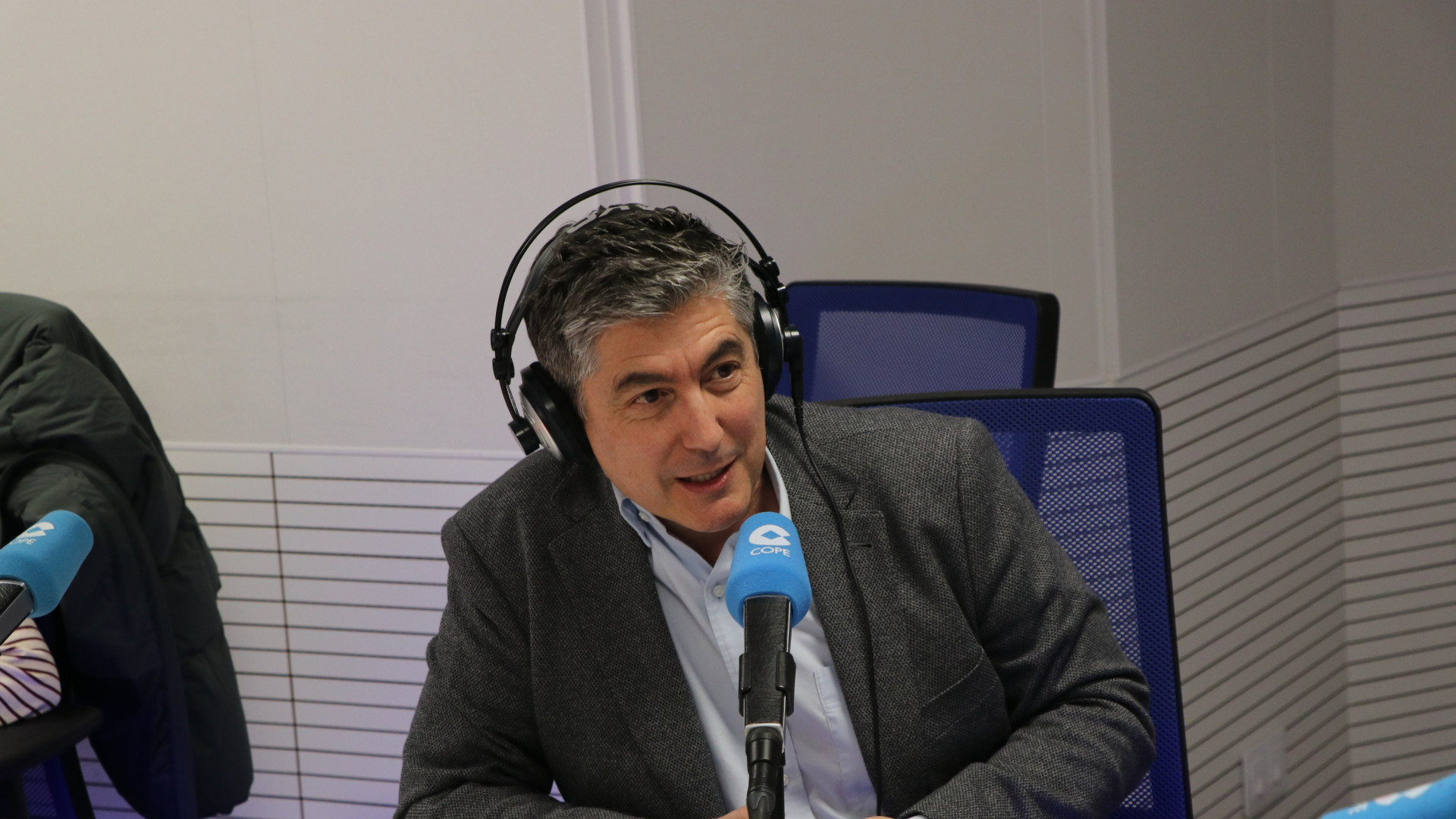 Fernando Trías de Bes, economista, sobre el impuesto a la riqueza: "Con un tipo único el que gana 100 euros ya tributa el doble que el que gana 50; llamémosle impuesto sobre el ahorro"