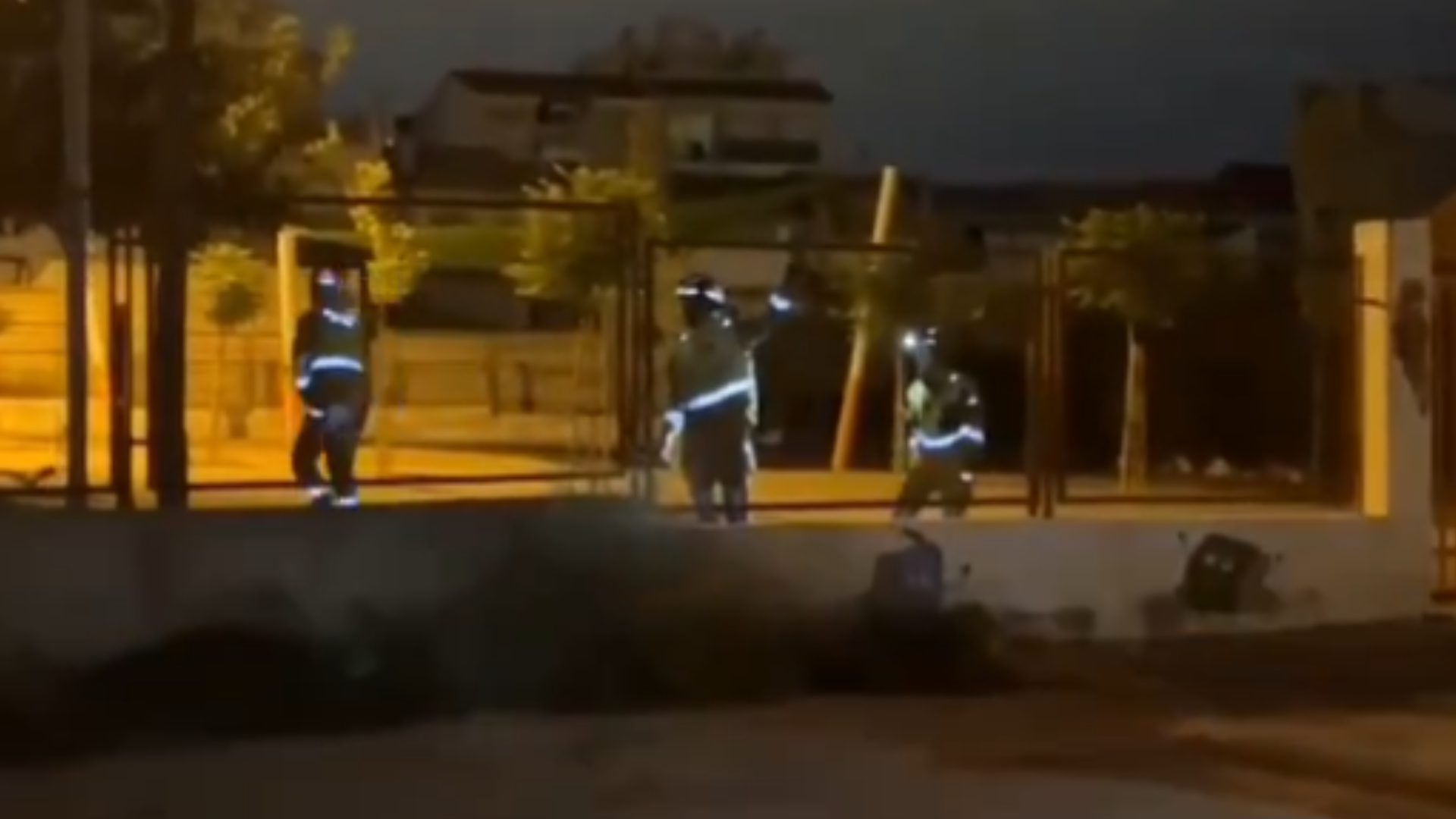 Los bomberos de Murcia entran en un colegio a las 04:30 horas para apagar la megafonía con el 'Cumpleaños Feliz' en bucle