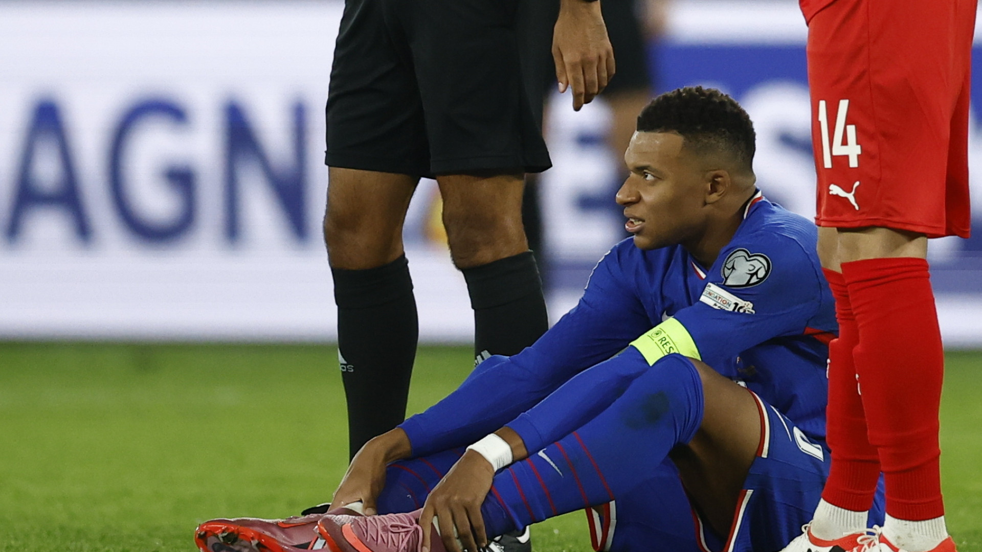 Mbappé, contra Azerbaiyán: Un gol, una asistencia y ¿lesión?