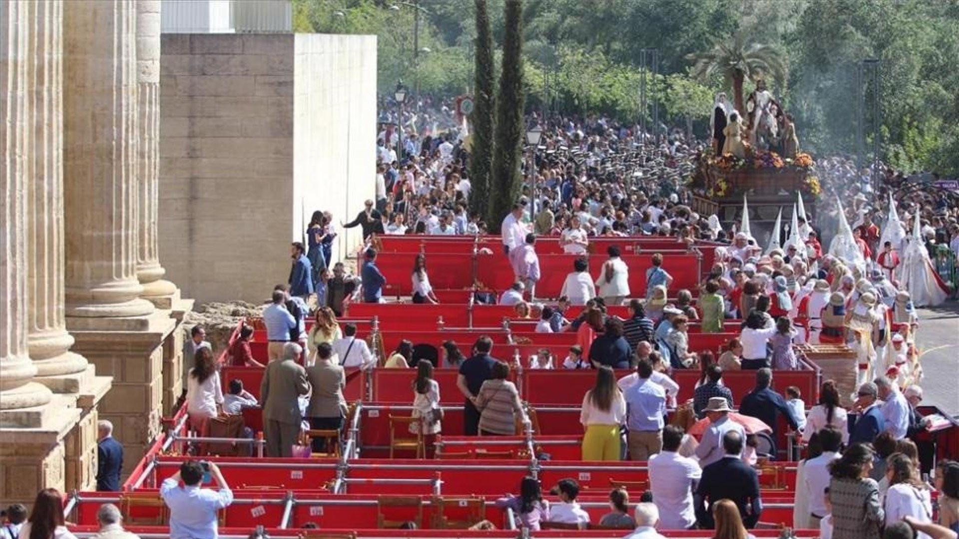 Sadeco despliega un gran dispositivo de limpieza para el reto que supone la Semana Santa en Córdoba y pide ayuda a la ciudadanía