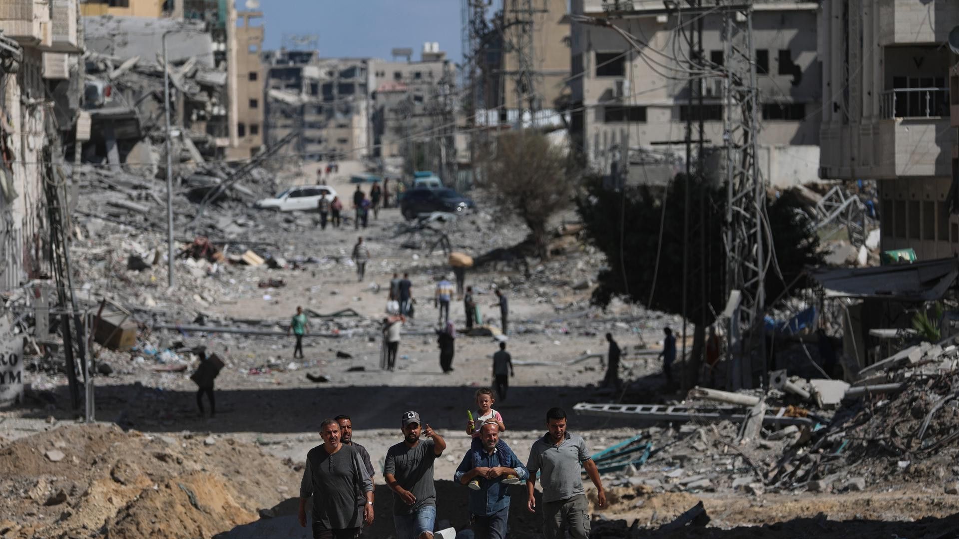 Empieza a entrar ayuda humanitaria a Gaza desde Egipto según el acuerdo de alto al fuego