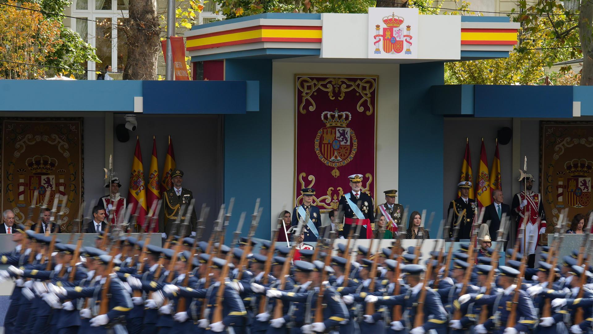 Así te hemos contado el desfile del 12 de octubre en COPE: de los abucheos a Sánchez a la ovación a la Familia Real