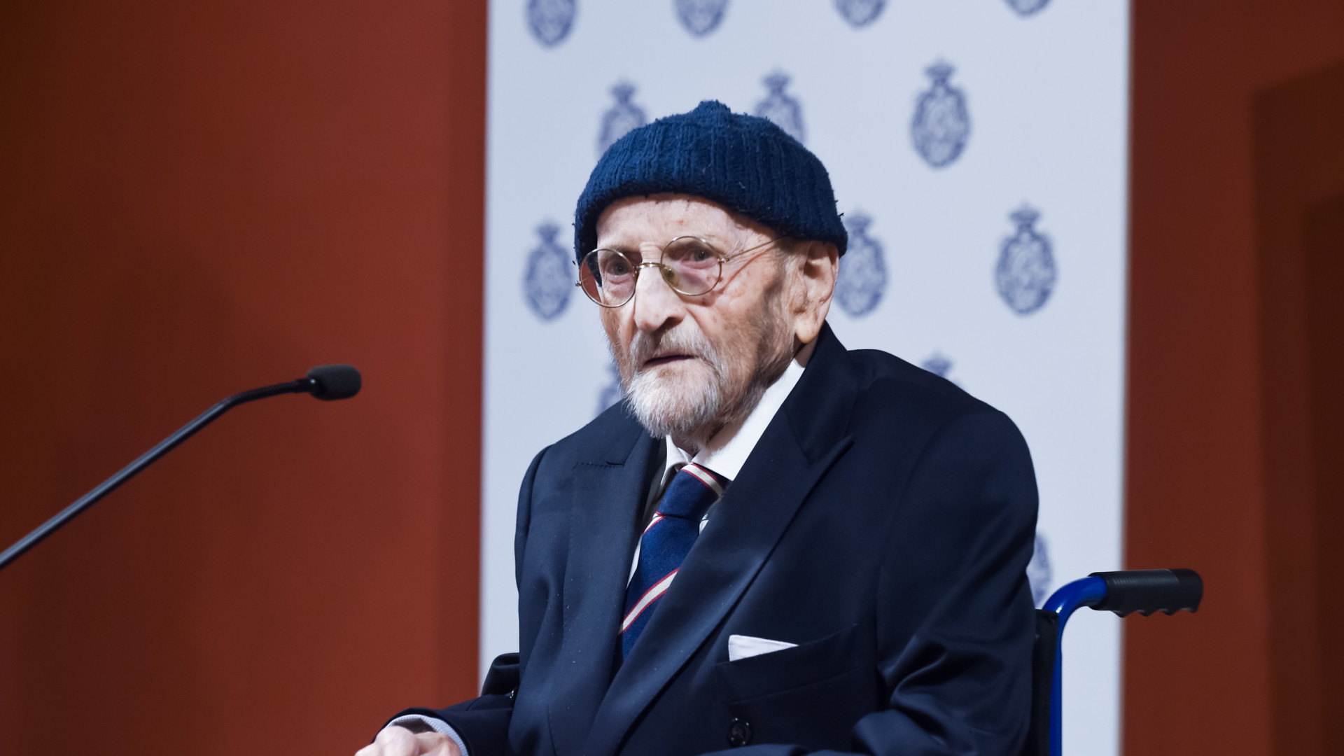 Álvaro Pombo, escritor: "Quien ha sacado a la RAE literalmente de la ruina es Santiago Muñoz Machado, decir que tiene amigos millonarios es de envidioso y cutre"