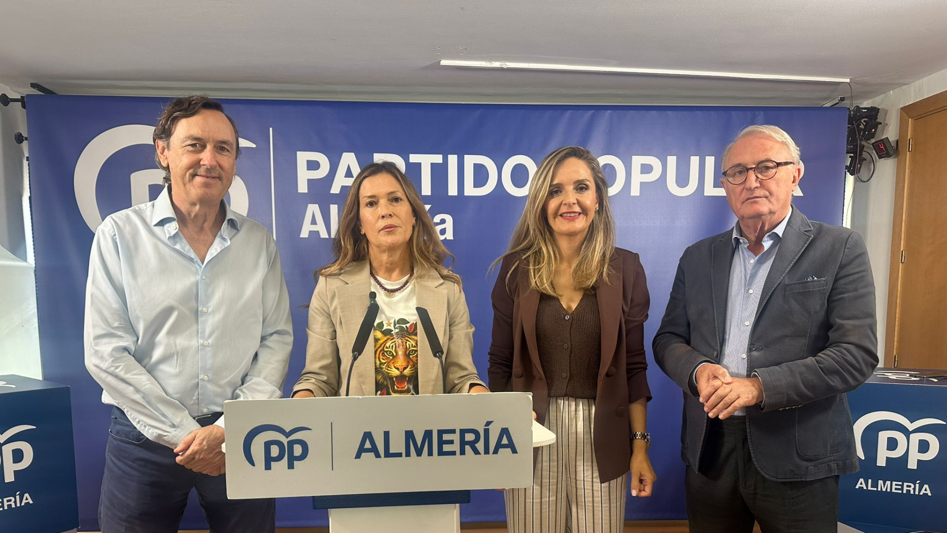 El PP denuncia que ocho municipios de Almería podrían perder la parada de bus por una nueva Ley