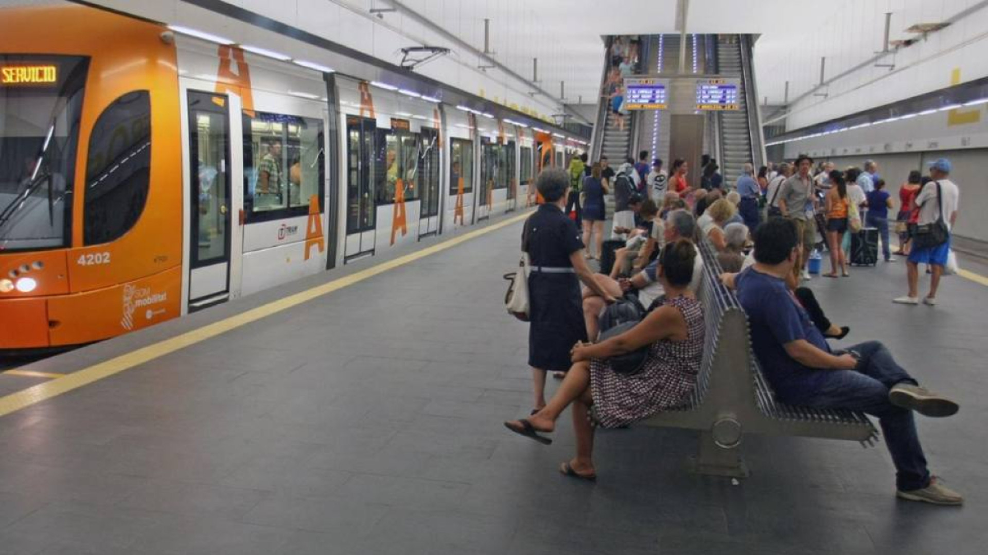 Fallece un hombre a primera hora arrollado por el TRAM en un paso a nivel de El Campello