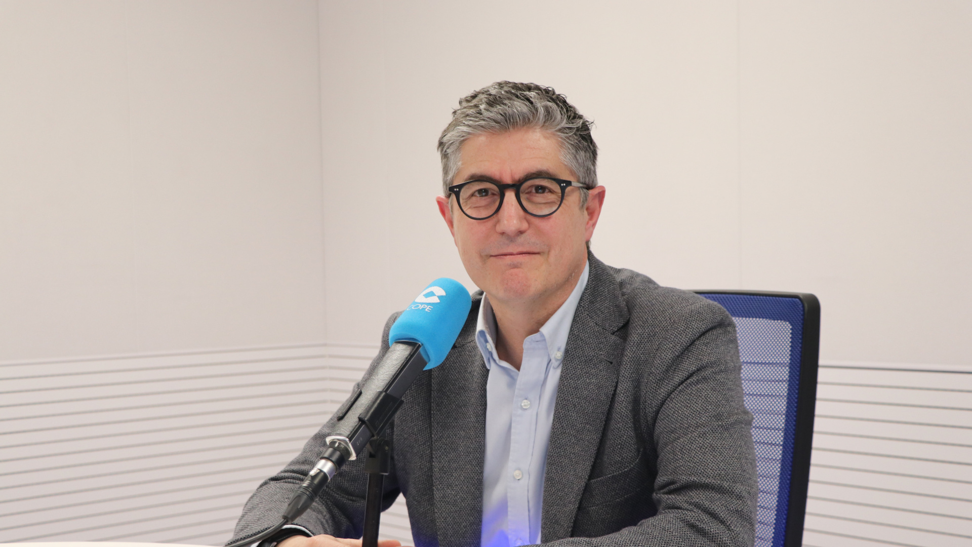 Fernando Trías de Bes, consultor económico, sobre los coches eléctricos: "Lo que no se puede es que seamos los únicos que cumplen con los compromisos medioambientales, eso se llama competencia desleal"