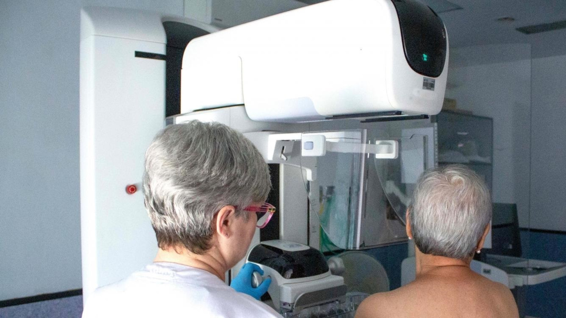 La AECC de Huelva investiga 15 posibles casos no informados en el cribado de mama