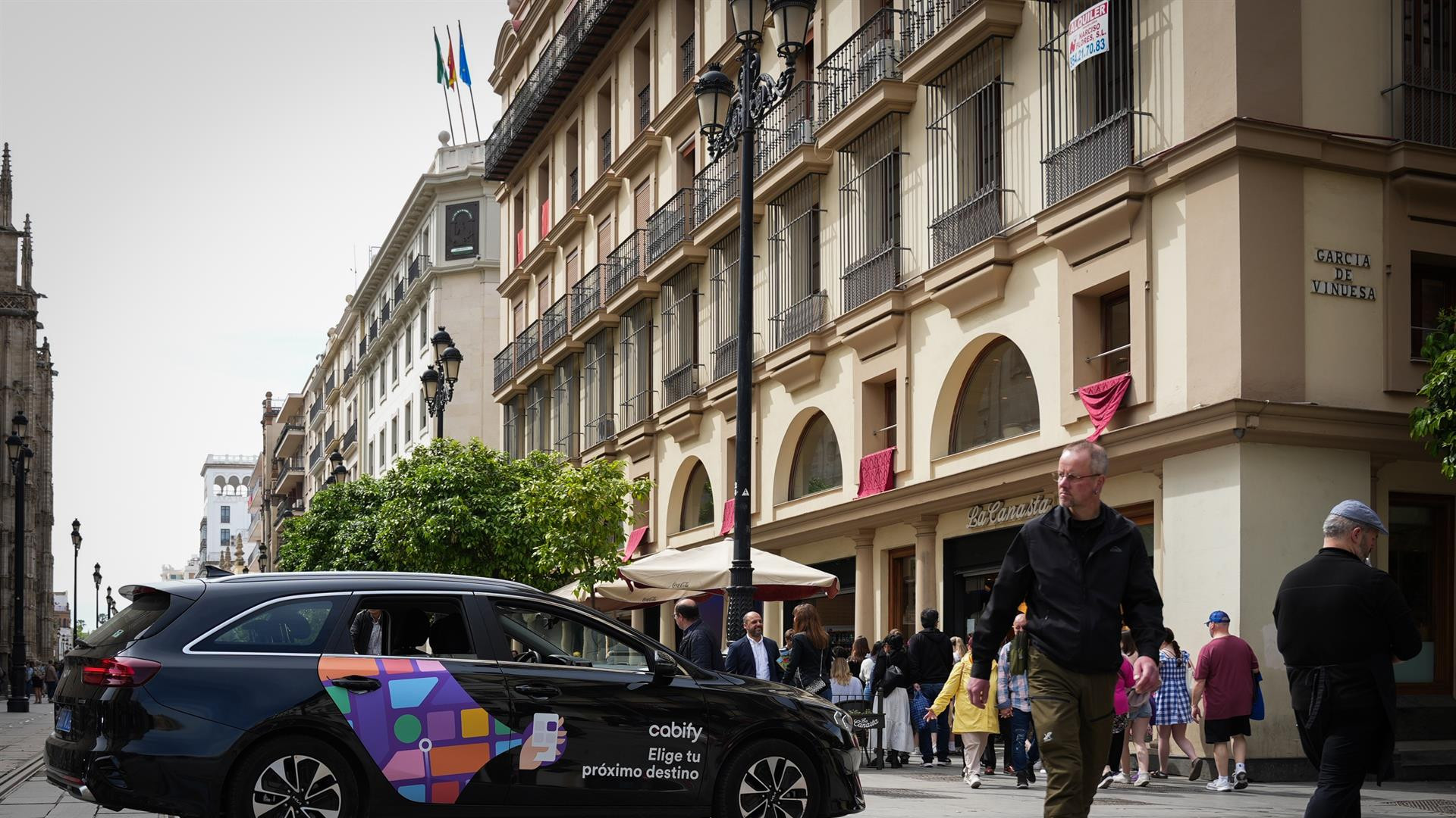 La guerra de las VTC en Andalucía: la Junta deniega más licencias entre aplausos del taxi y la indignación de los solicitantes
