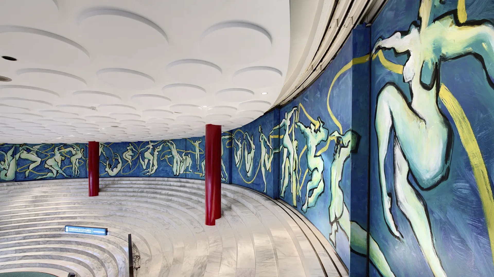 La historia secreta del mural del Palacio de Festivales: así nació la danza de colores que enamora a Cantabria