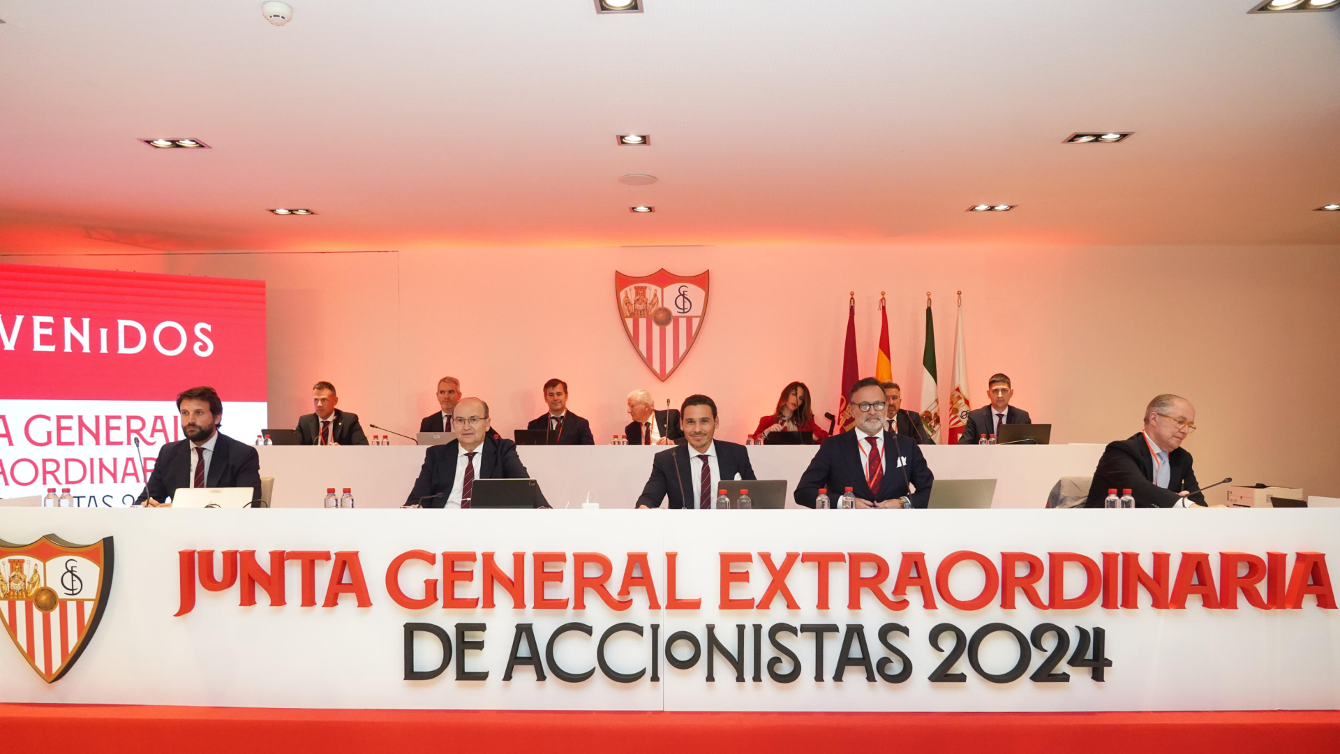 La venta del Sevilla sigue en marcha