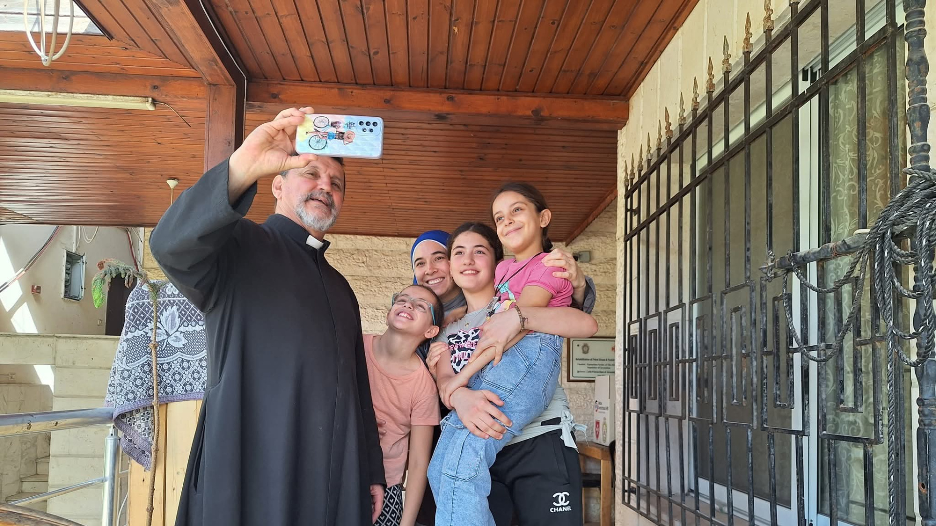 Carlos Ferrero, sacerdote en la Franja de Gaza: “Los niños te dicen que quieren dormir sin esuchar bombas”