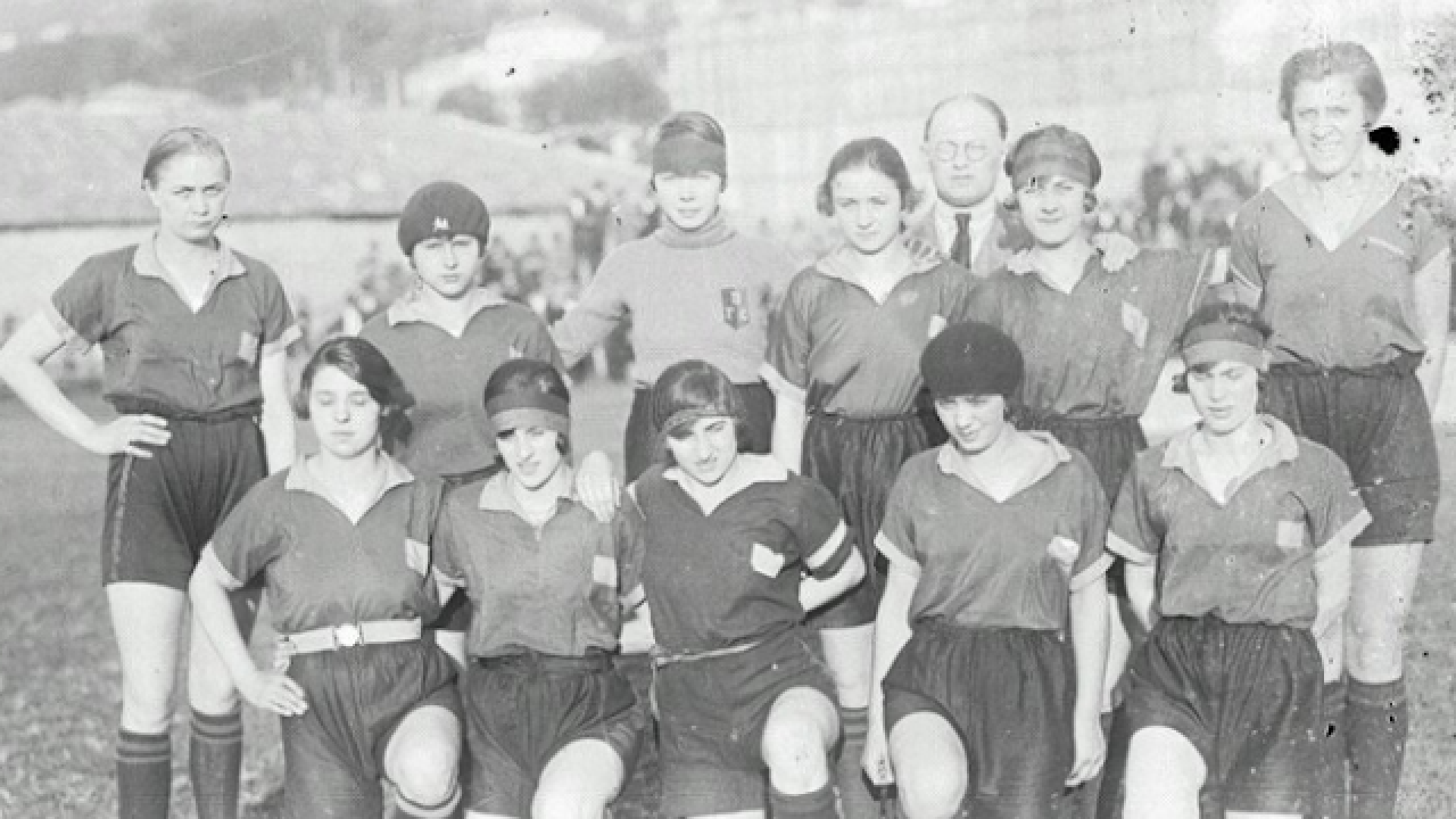 100 años del primer partido de fútbol femenino en Zaragoza, con jugadoras belgas y solo 14 futbolistas: "La sociedad no estaba preparada"