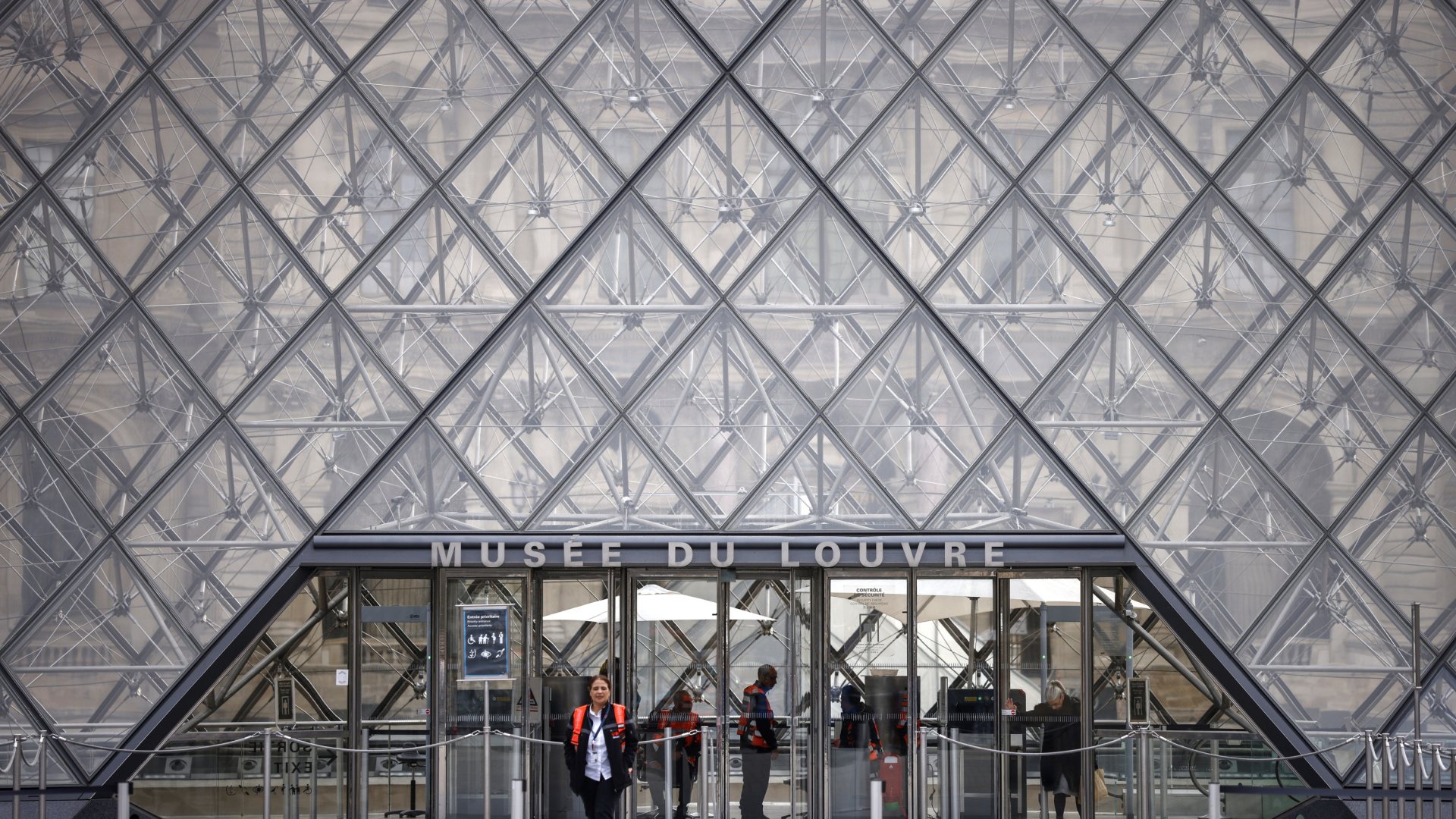 La española salpicada por el robo de las joyas del Museo Louvre: "No puede compararse a ninguna otra mujer"