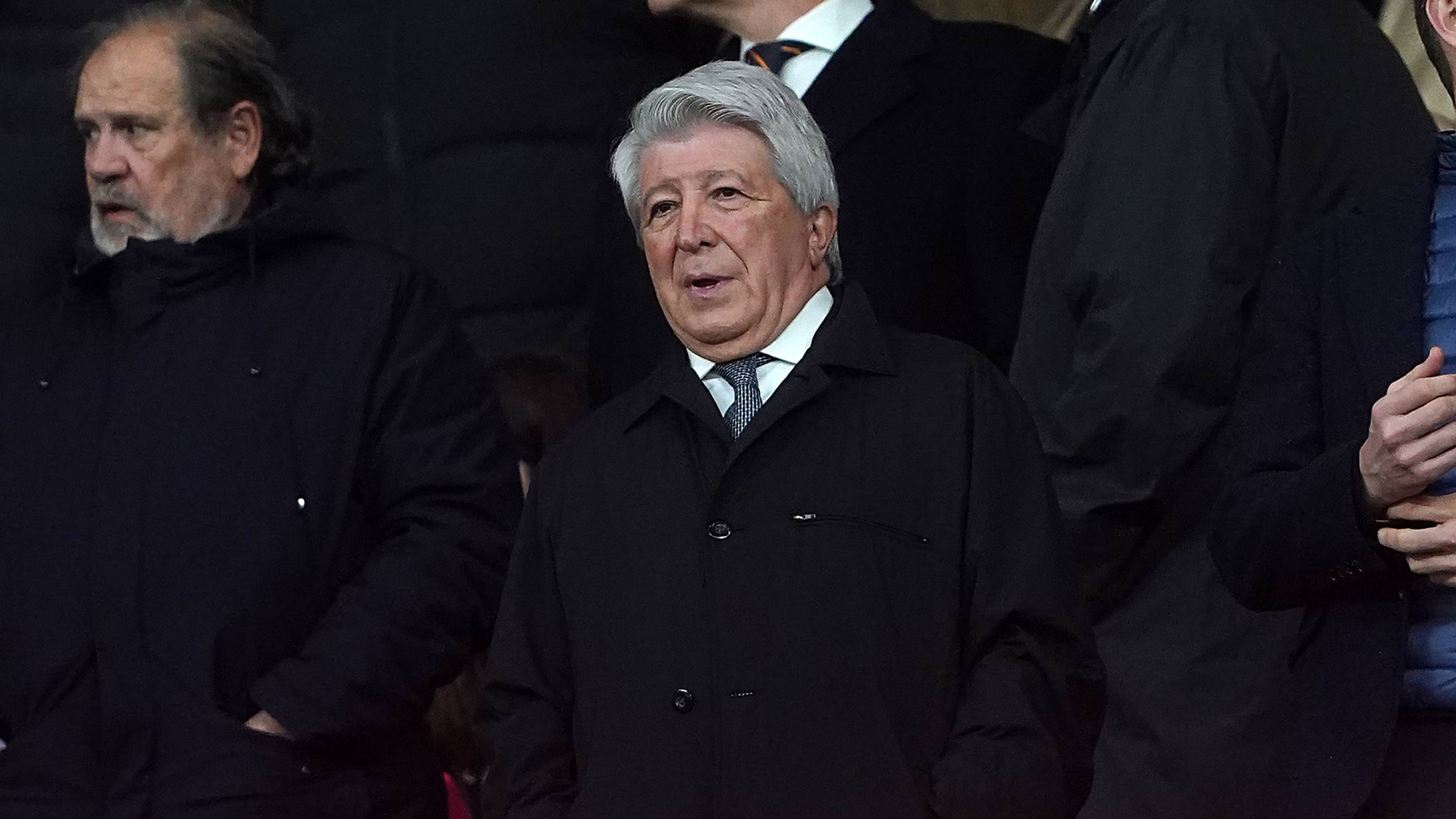 Enrique Cerezo resta importancia a la falta de agua caliente en el Emirates tras el entrenamiento del Atlético: "Les vendrá mejor"