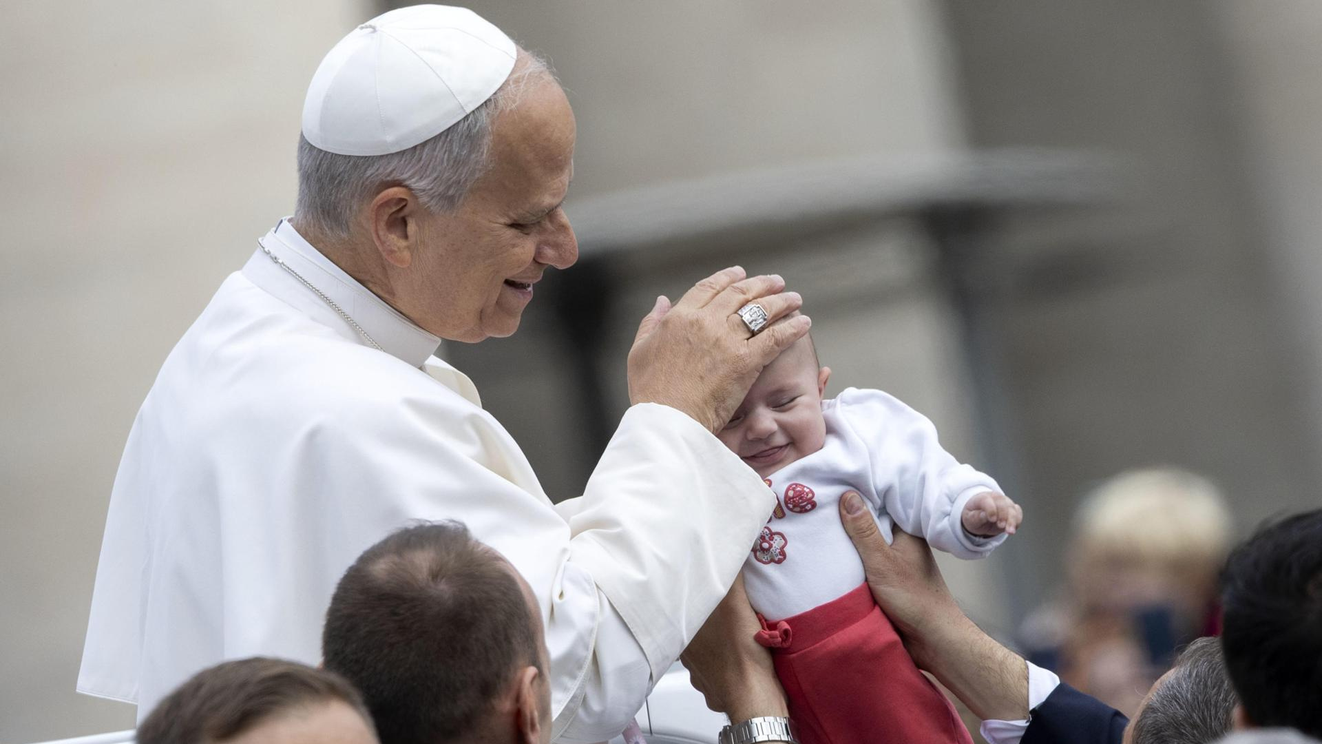 El Papa recuerda el inicio del pontificado de San Juan Pablo II, hoy hace 47 años: "Abrirse al mundo"