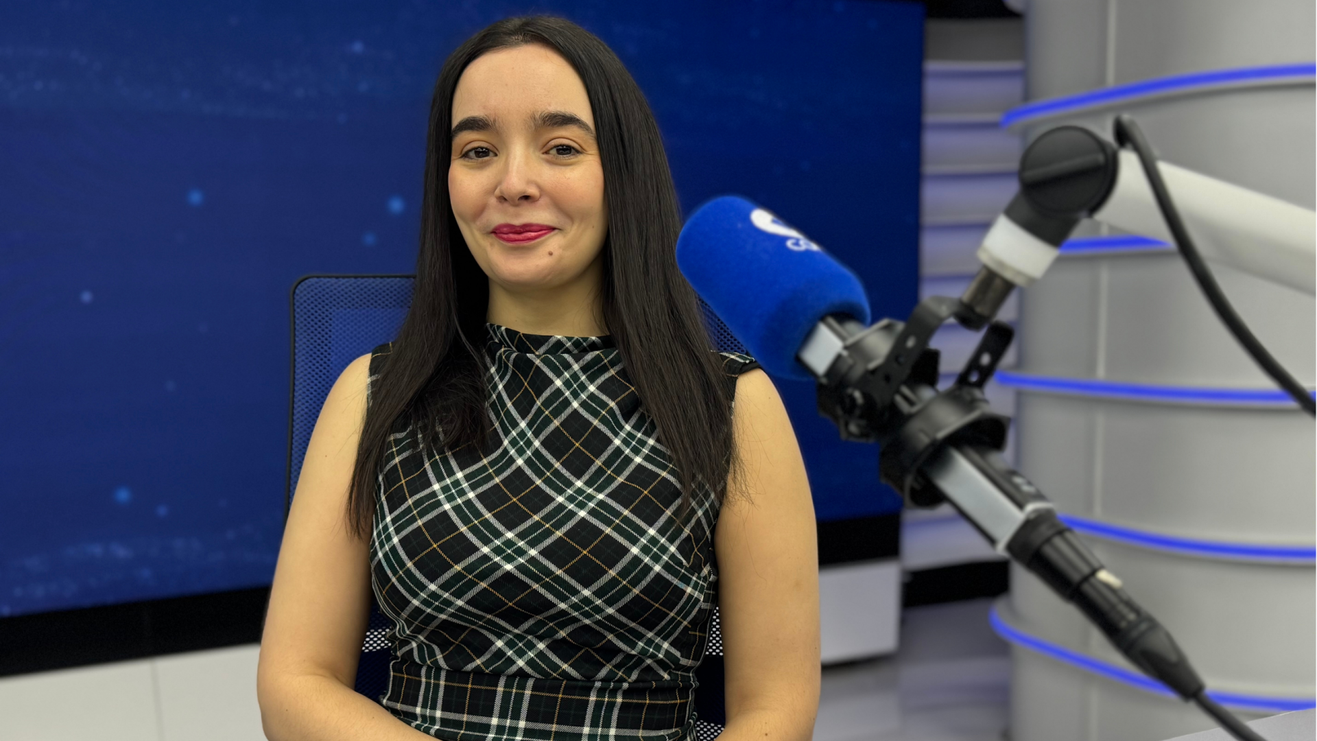 Ana Velasco, historiadora: "Reducir la historia de la Casa de Correos de Madrid al franquismo es injusto; durante la Segunda República también era foco de abusos y represión"