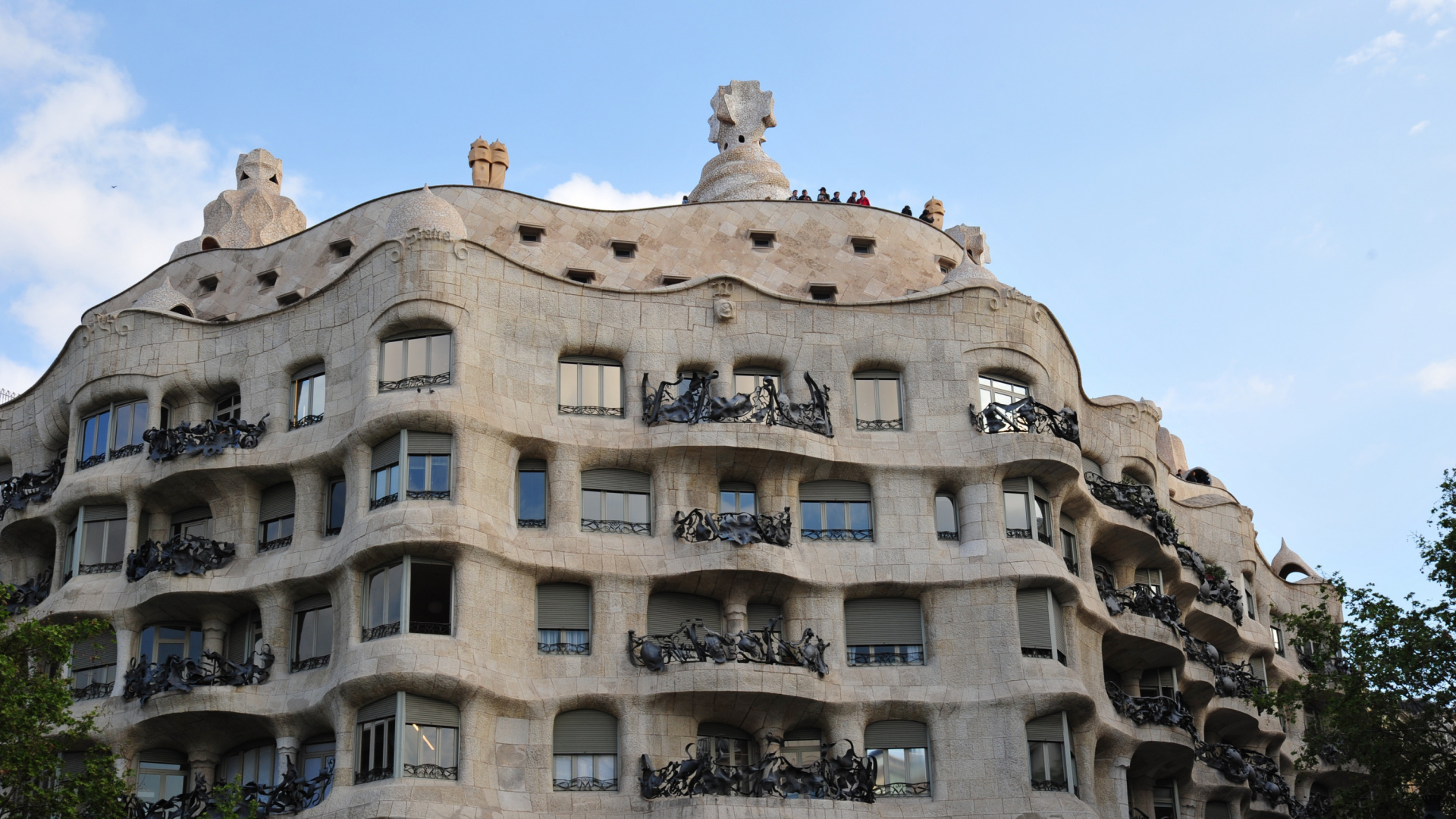 La patronal de los pisos turísticos planta cara a Collboni y lleva su "expropiación" a Europa