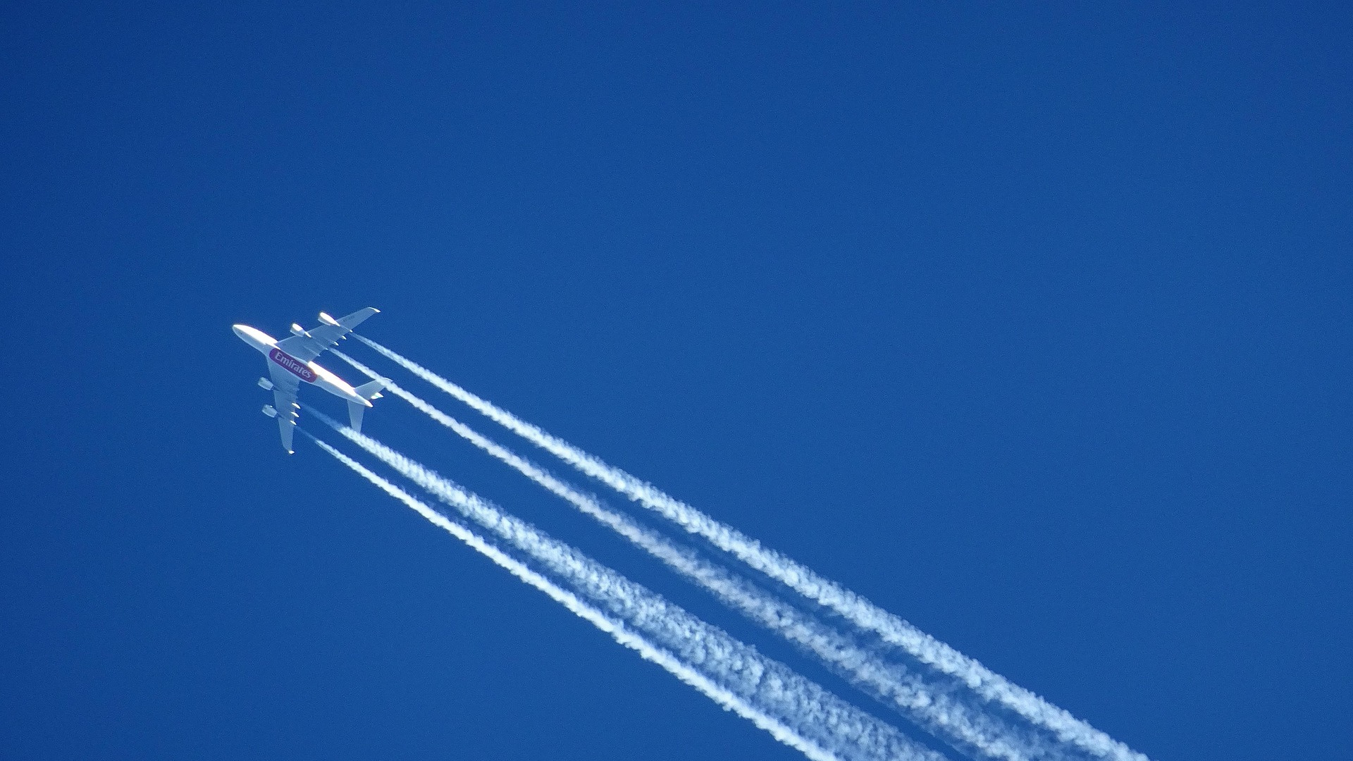 ¿De verdad nos están fumigando?: los chemtrails, la conspiración que mira al cielo buscando un secreto que no existe