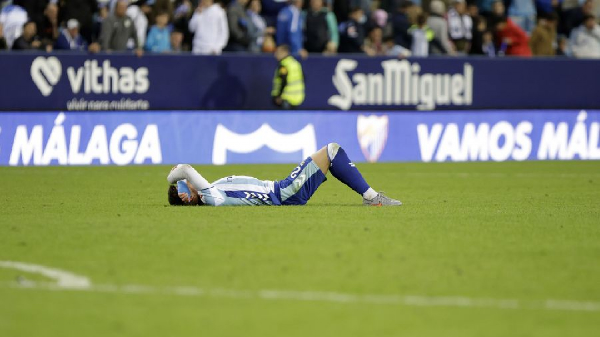 El Málaga pierde dos puntos, otra vez, en el descuento (2-2)