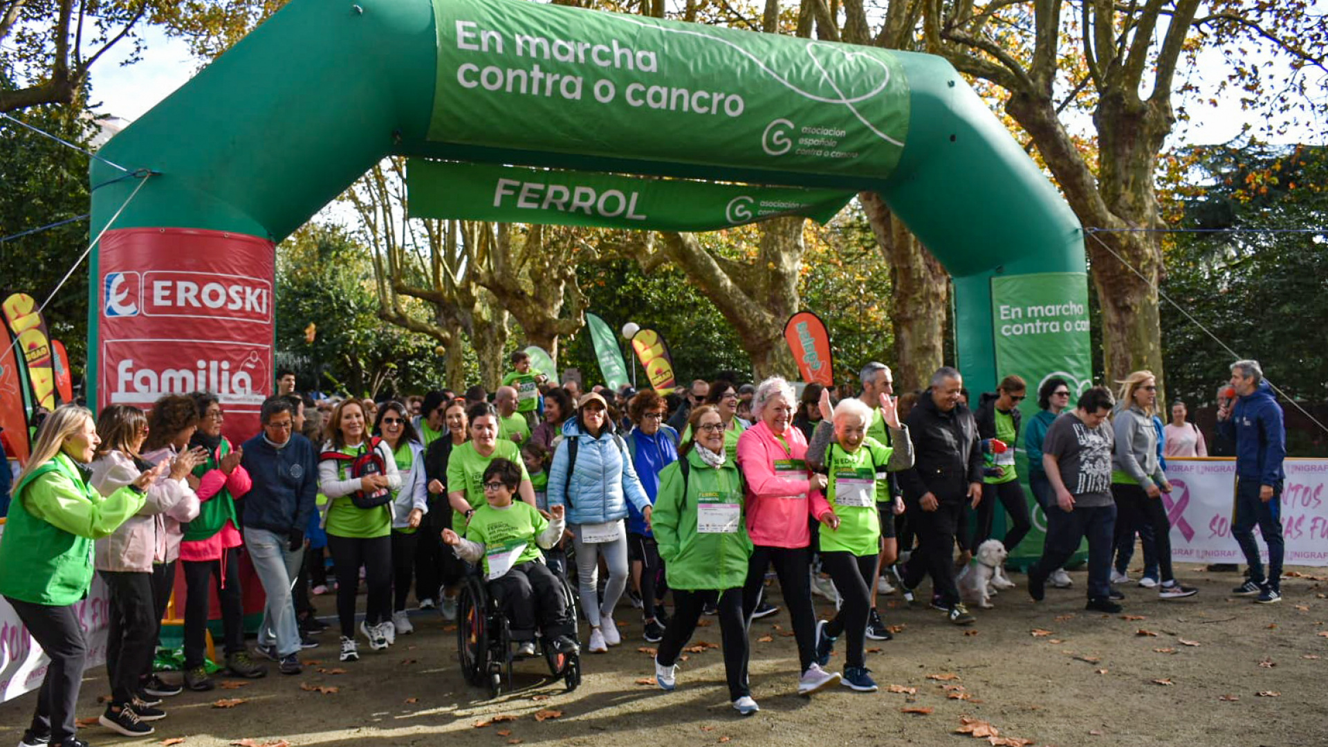 La Marcha solidaria "Ferrol en Marcha Contra o Cancro" bate récords con más de 4.500 participantes