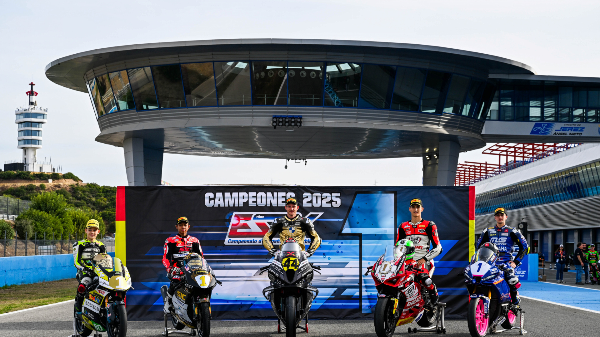 Jerez corona a los nuevos campeones de España en un final de infarto del ESBK