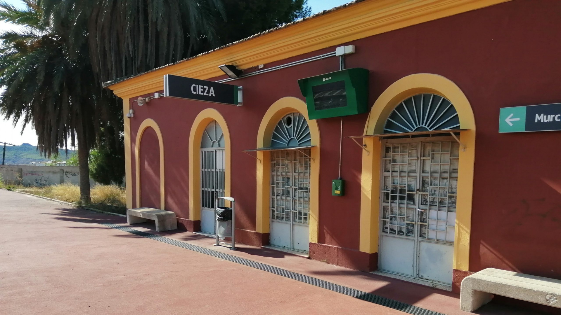 Alcaldes y vecinos claman en Hellín por la reapertura de la línea de tren Chinchilla-Cartagena