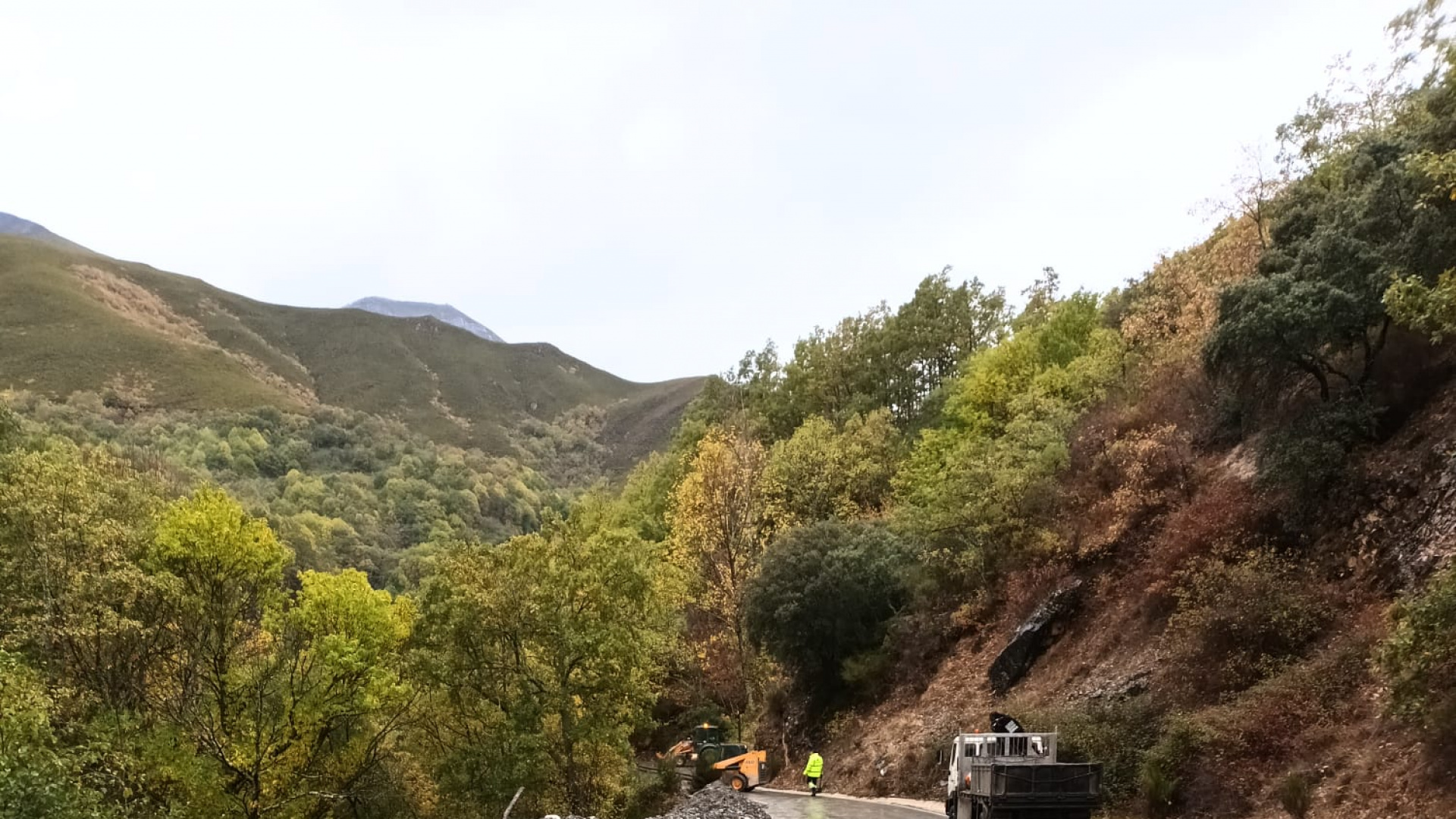 Un nuevo derrumbe vuelve a aislar Peñalba (León) y reaviva la exigencia de un viaducto