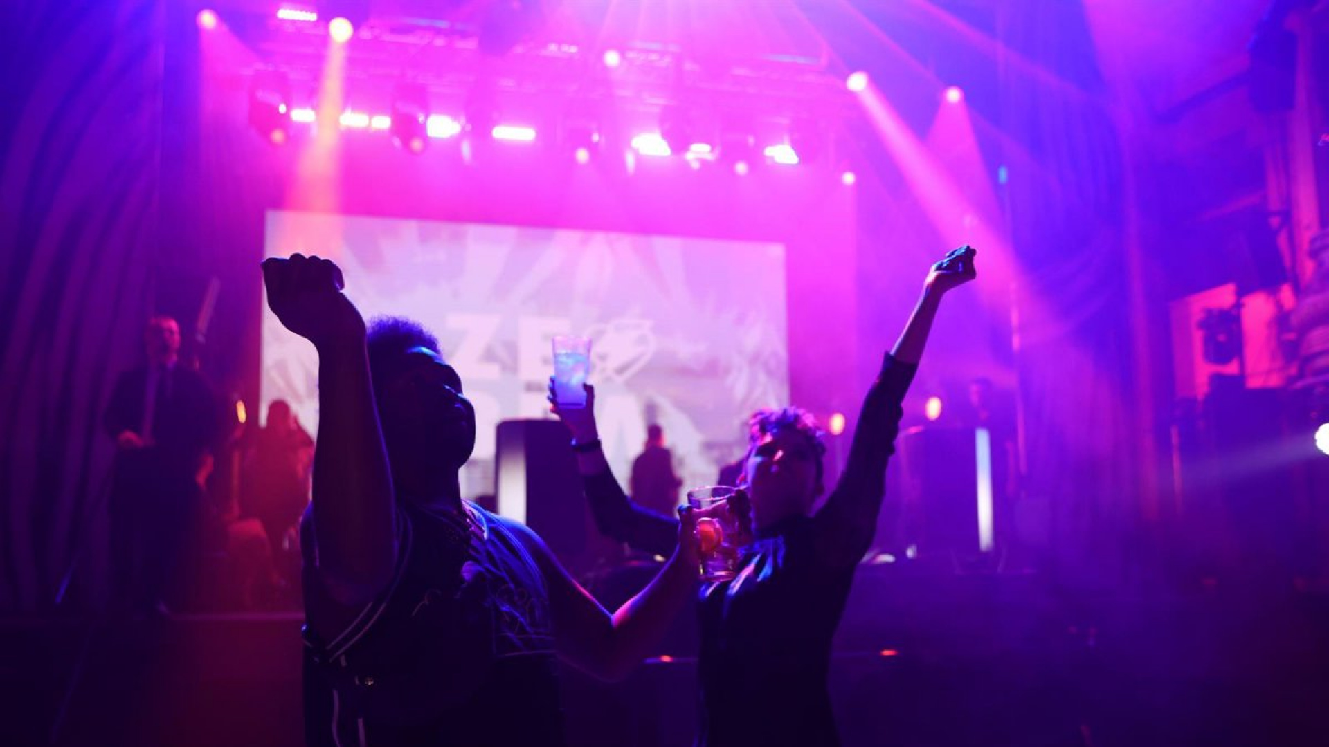 Los vecinos de San Lorenzo exigen medidas firmes contra el ruido más allá de la revisión de licencias: "Empalmamos horarios, por la tarde terrazas y por la noche, los bares"