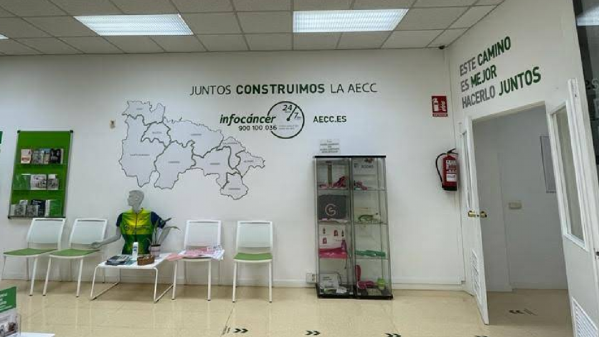 La lucha contra el cáncer, por dentro: El día a día de trabajadores y voluntarios de la Asociación Española Contra el Cáncer en La Rioja que acompañan a miles de pacientes y familias