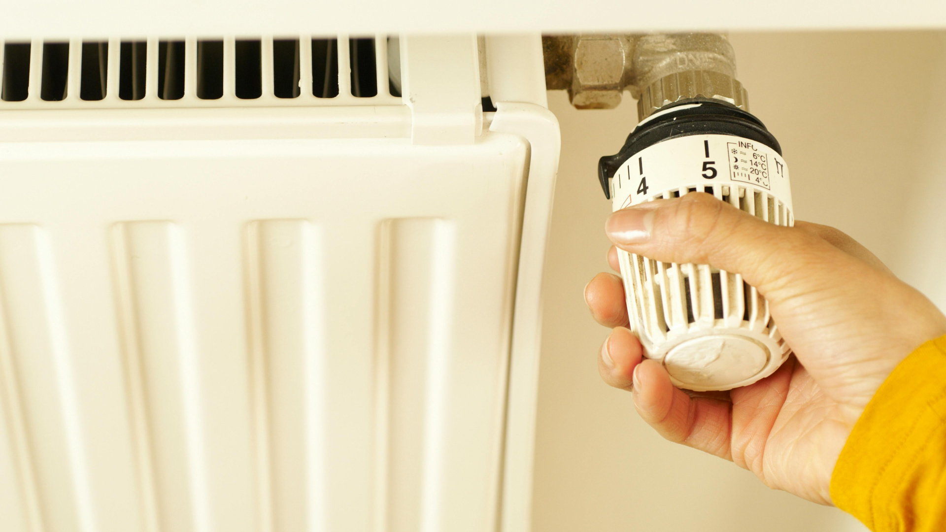 El frío llega y surge la duda: ¿Apagar la calefacción o mantenerla encendida todo el día? "Es preferible dejarla a 17 grados que apagarla completamente"