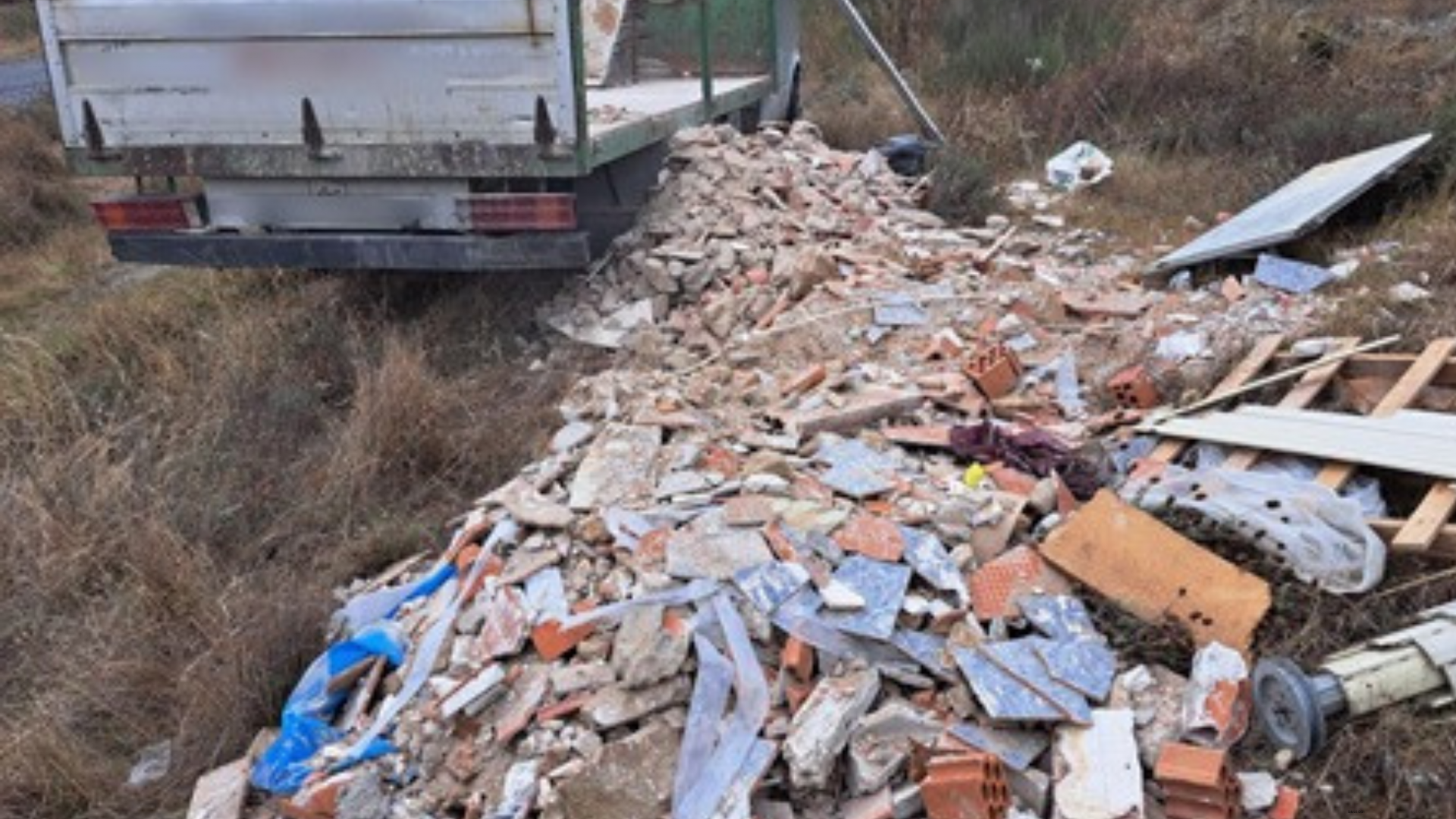 Pillan a un hombre arrojando escombros de forma ilegal en Plasencia