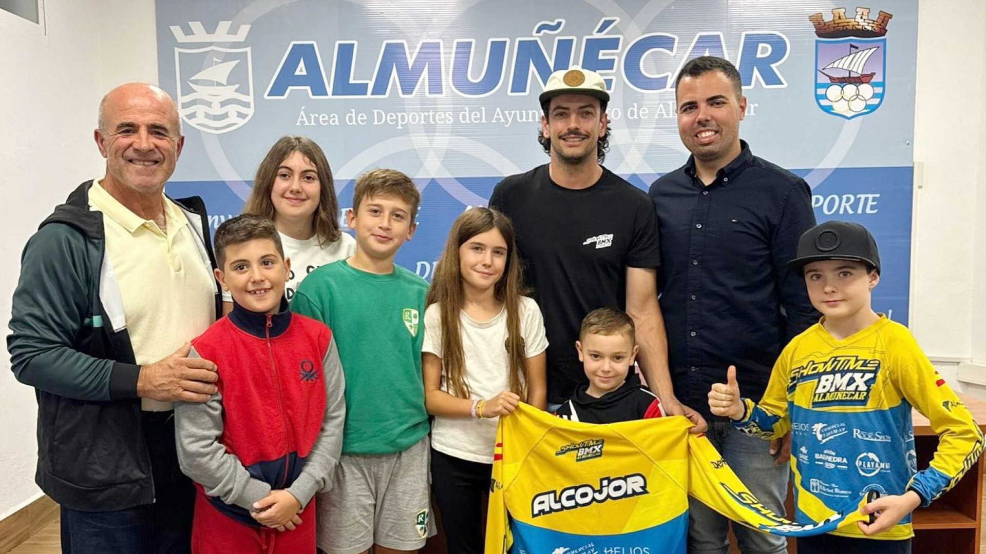 La Escuela Municipal de BMX de Almuñécar da un salto de calidad con la llegada de Alejandro Alcojor