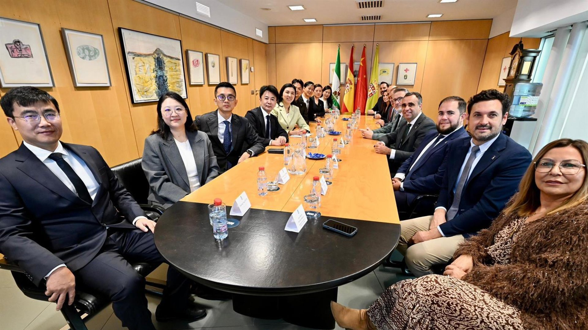 Empresas líderes de China aterrizan en Granada para explorar inversiones clave