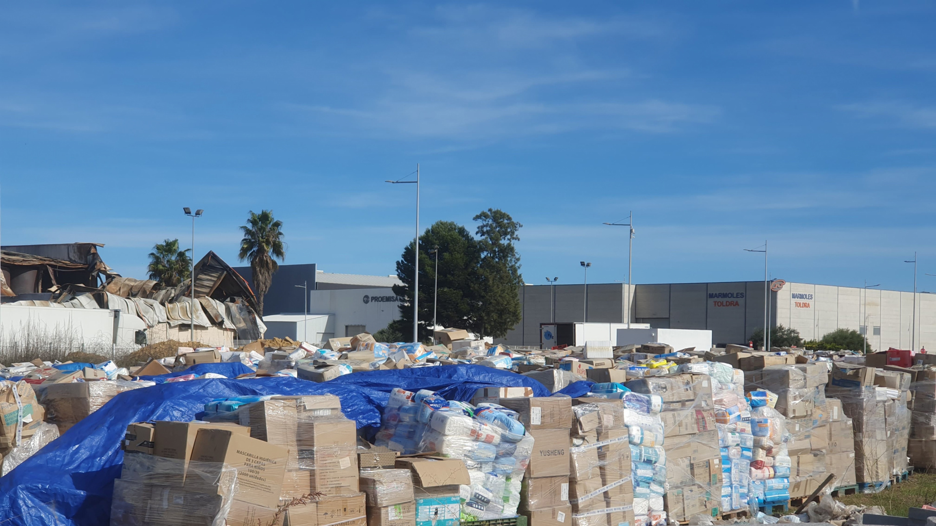 Polémica por la aparición de toneladas de productos donados tras la Dana en Algemesí