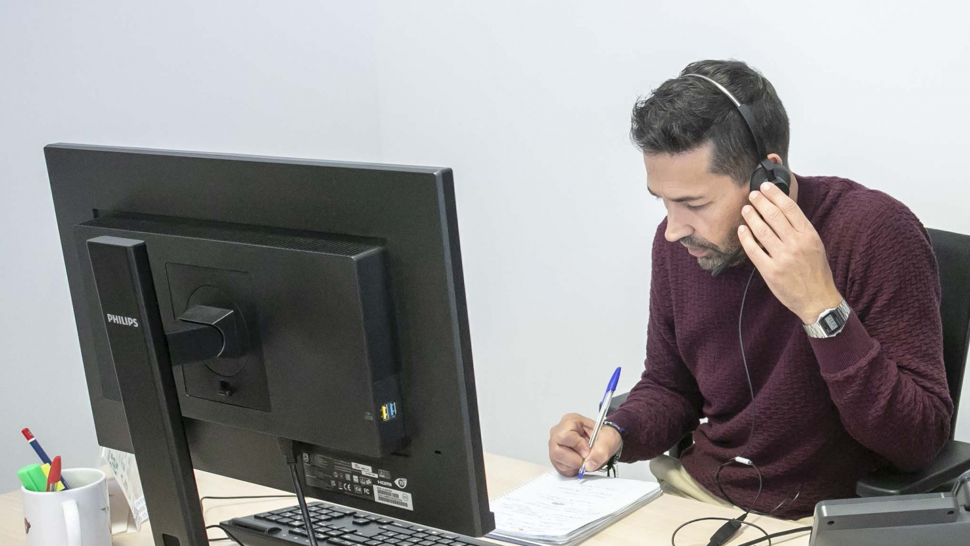 Adiós a las colas: el número que conecta a los alicantinos con los servicios sociales sin esperas