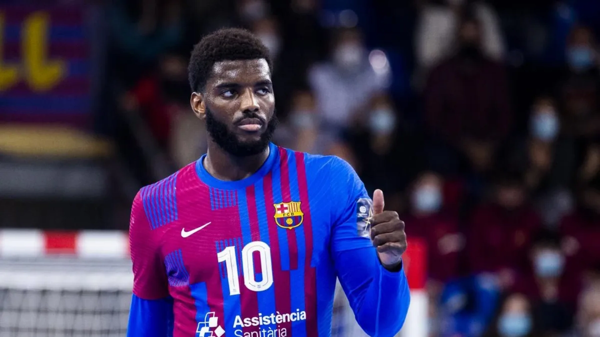 Dika Mem reconoce tener ofertas para dejar el Barça