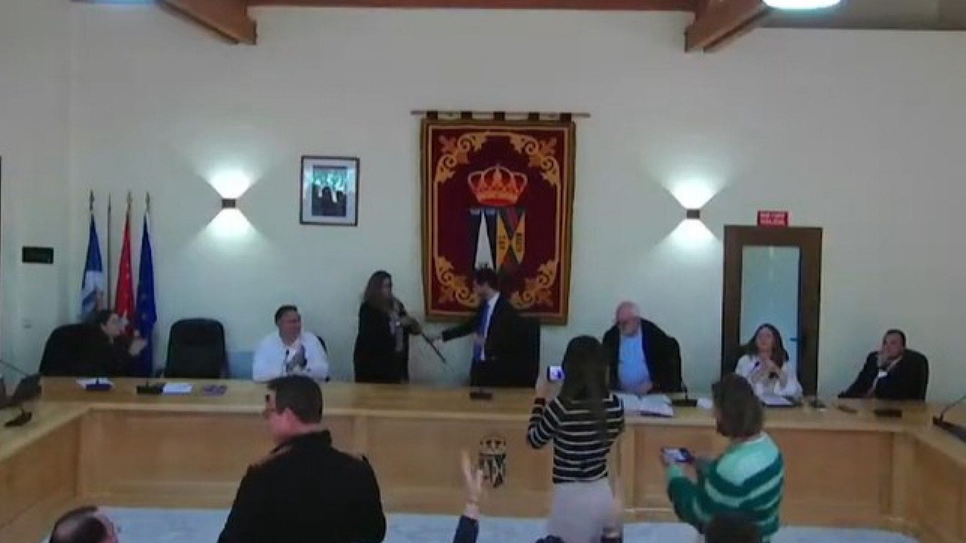 Soledad Ávila, nueva alcaldesa de El Boalo tras prosperar la moción de censura en un Pleno cargado de crispación, sobre todo entre el público