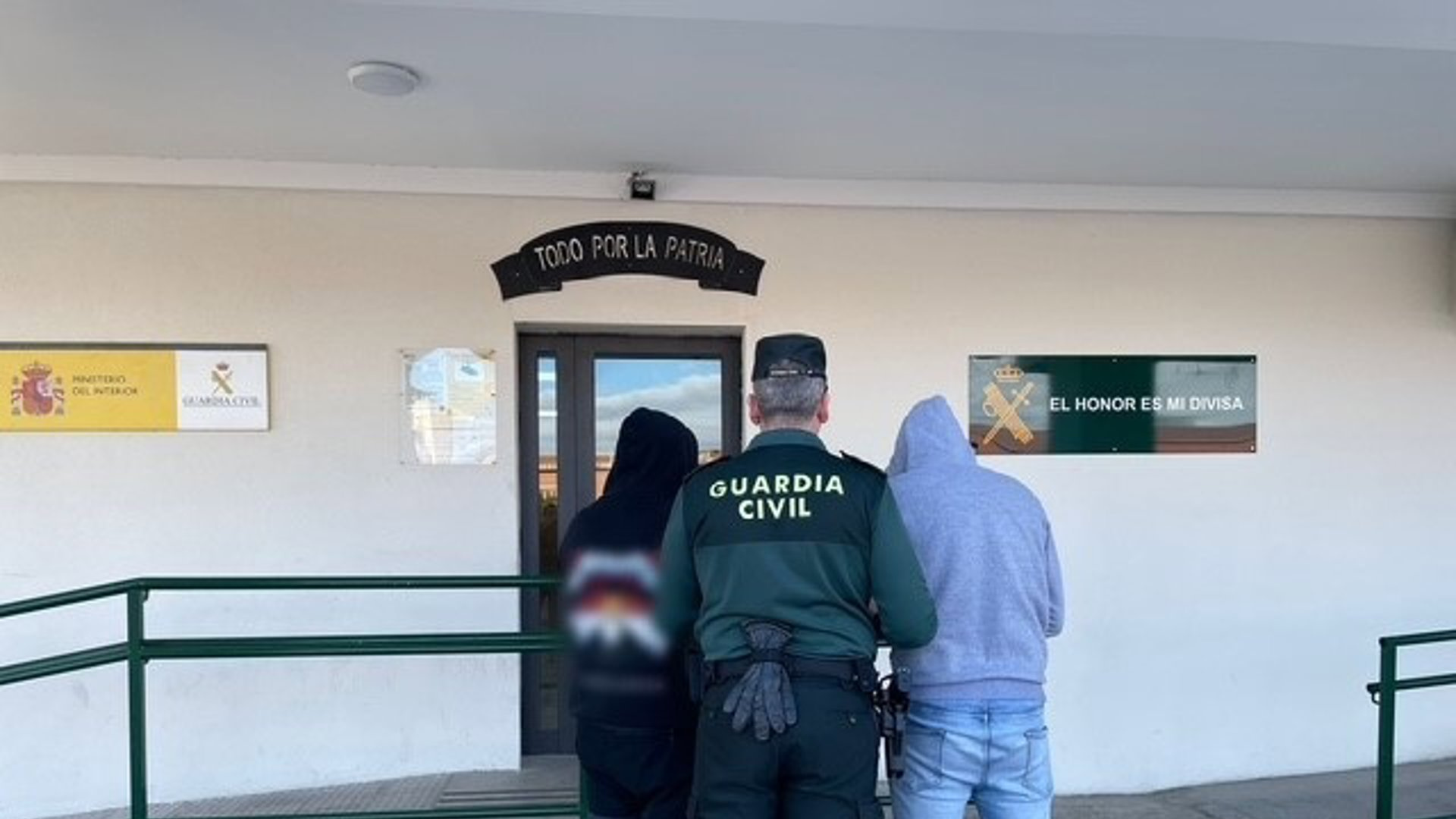 Detenidos un padre y un hijo, residentes en Toledo, por estafar a un vecino de Navalmoral de la Mata (Cáceres)