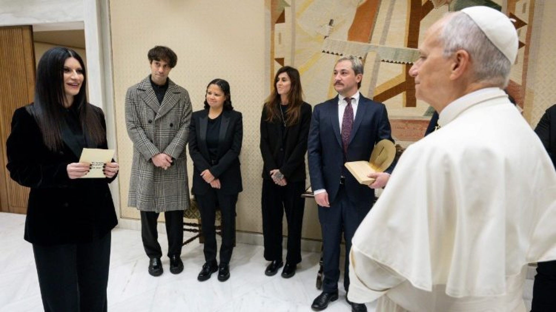 León XIV sorprende con un gran anuncio para toda la Iglesia después de 'confesarse' con Laura Pausini: "Desde 1993"