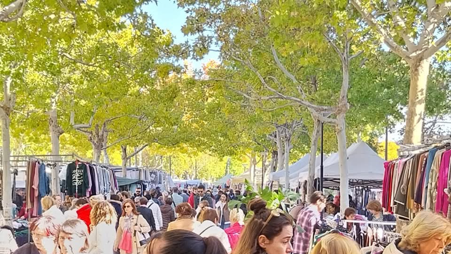 Tensión entre los vendedores ambulantes y el Ayuntamiento de Cáceres por los mercados de Navidad