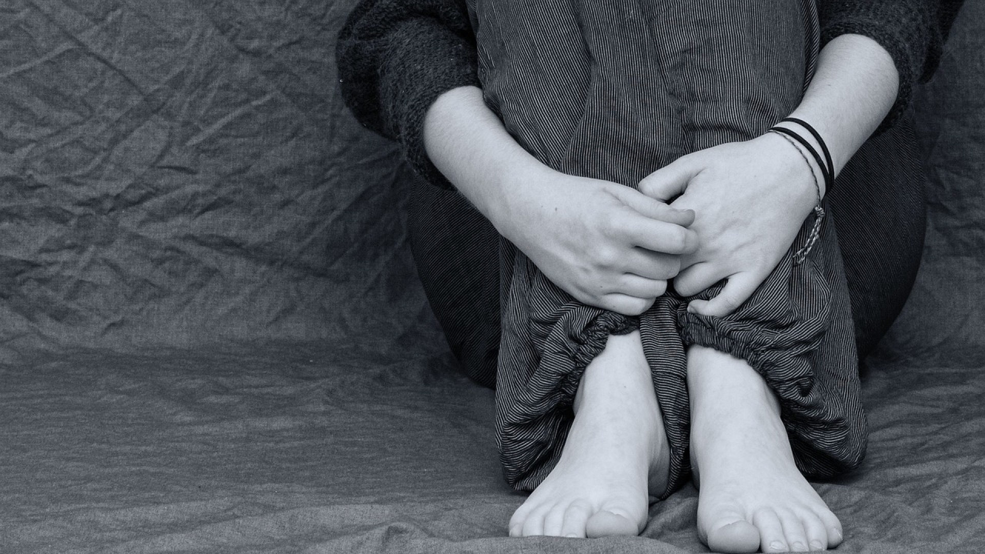 La Brigada Antisuicidios de la Policía Nacional sabe hasta si pides comida a domicilio y ya ha salvado a más de 400 personas