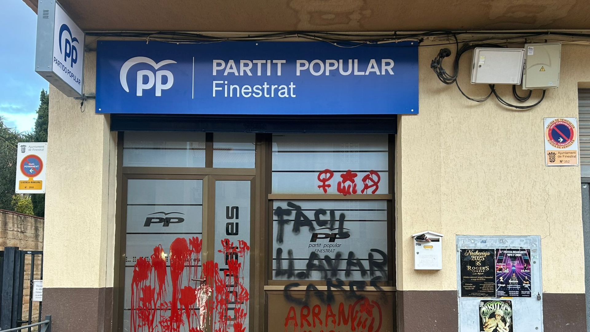 Así ha despertado la sede del PP en la Finestrat de Juanfran Pérez Llorca