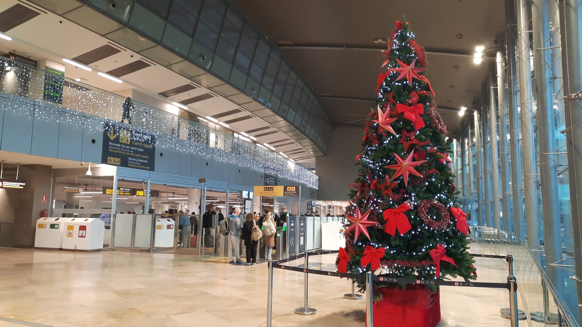 Volver a casa o lejos del hogar: la diferente forma de dos valencianos de disfrutar de las Navidades