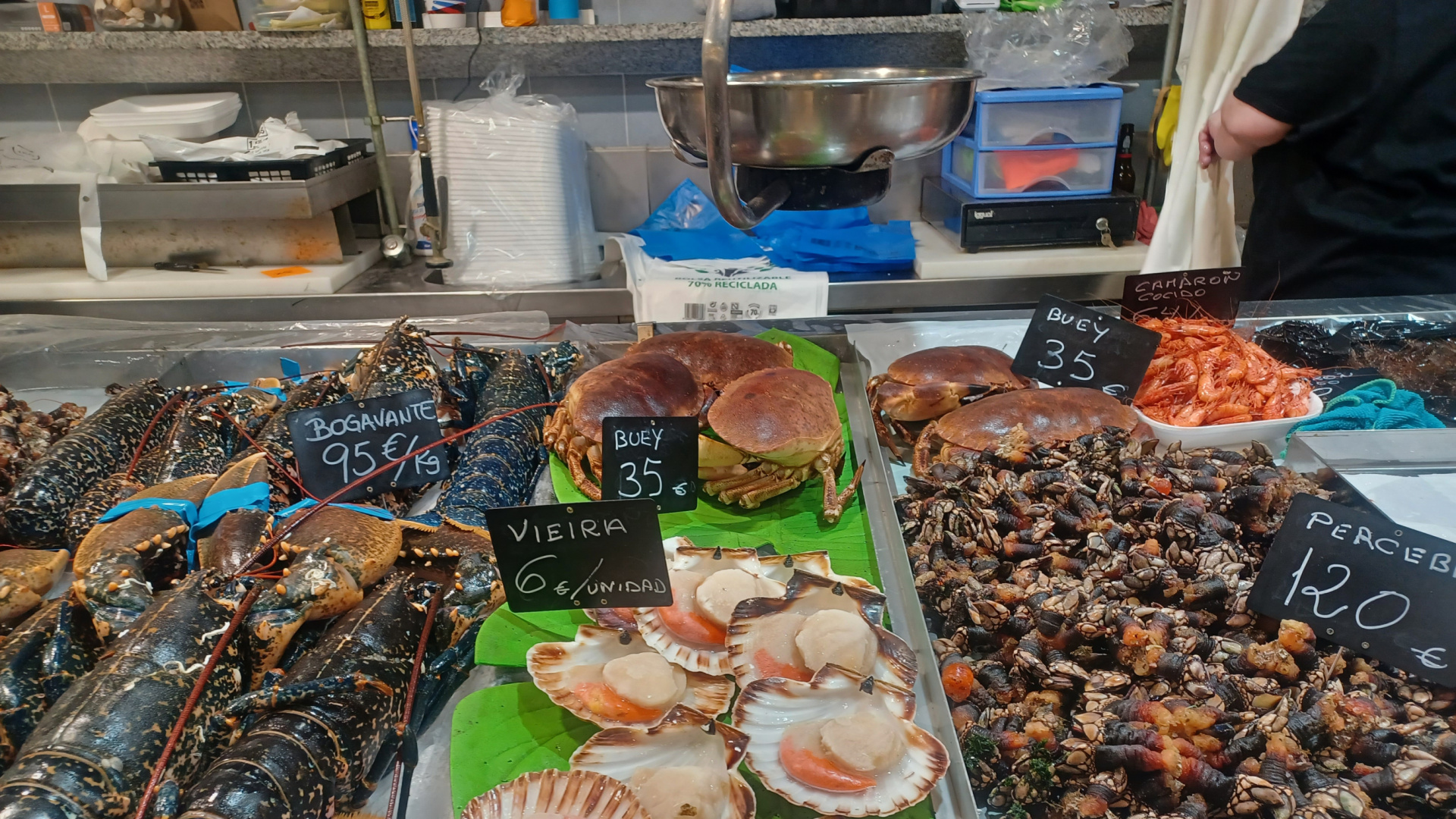 El marisco alcanza precios de escándalo en A Coruña esta Nochebuena: "Tremendos"