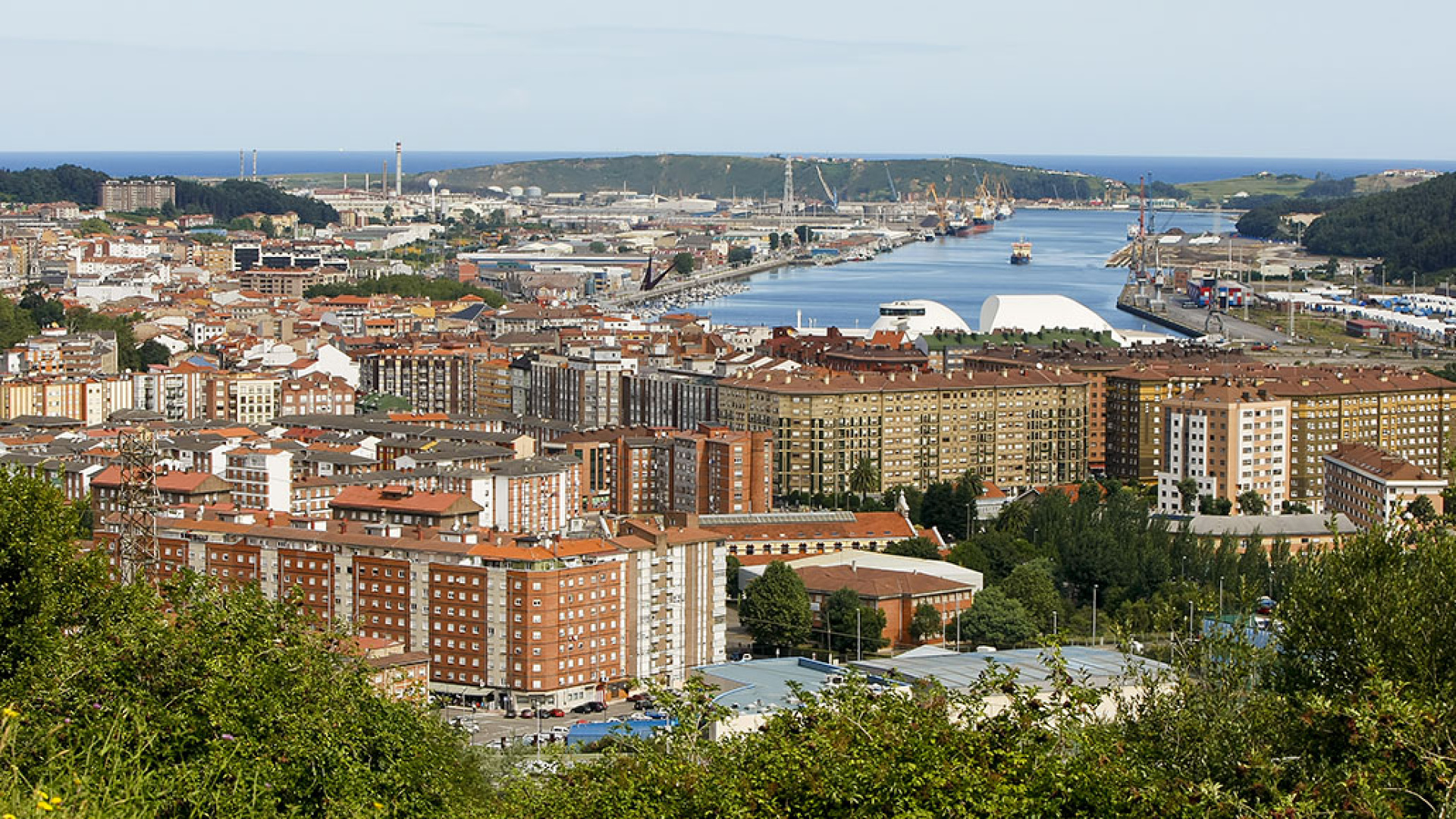 El 'secreto' de Avilés que fascina a los franceses: la visita de una delegación de la ciudad hermana de Saint-Nazaire