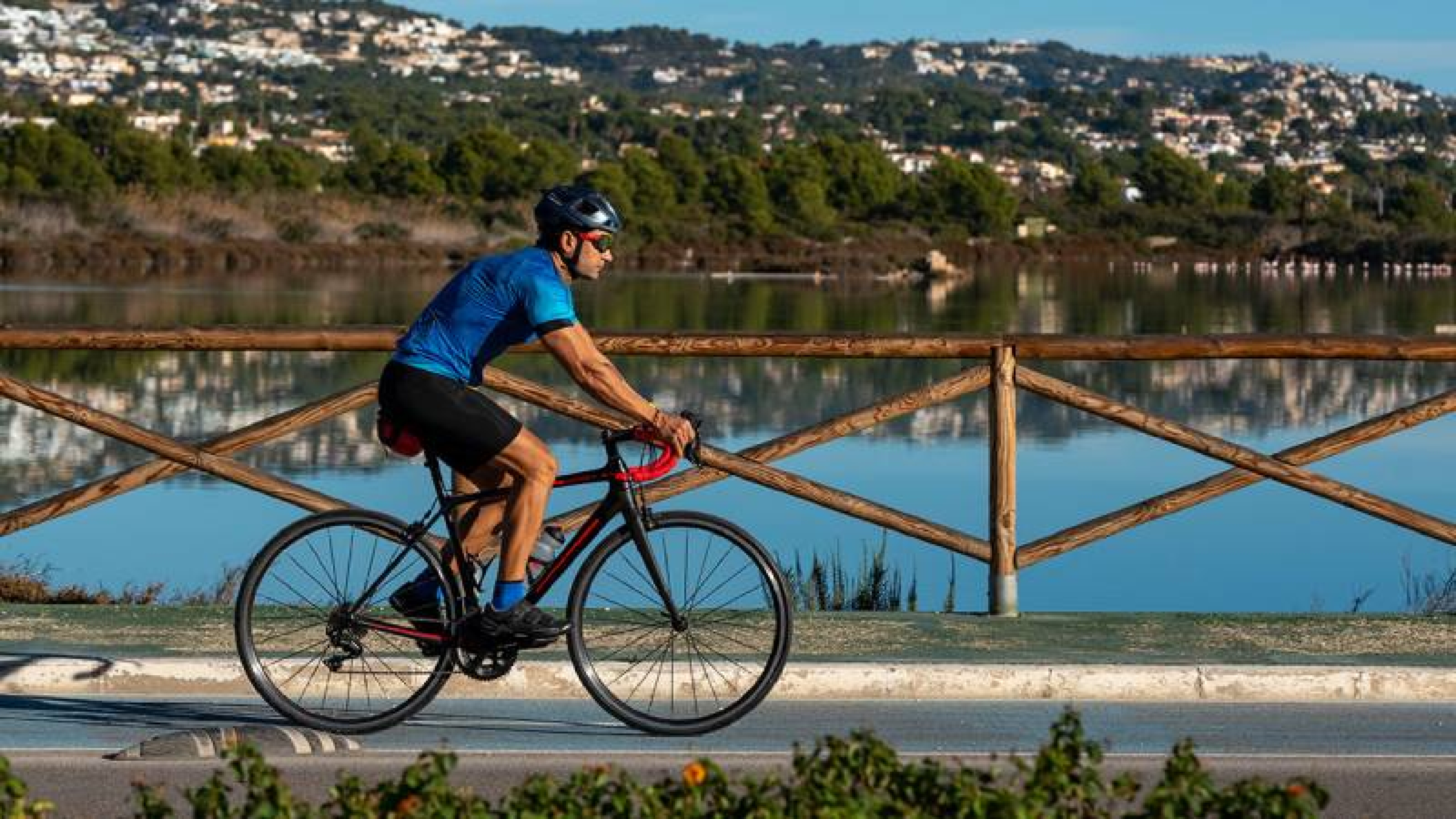 La Marina Alta se moviliza para atajar la alta siniestralidad de ciclistas en sus carreteras