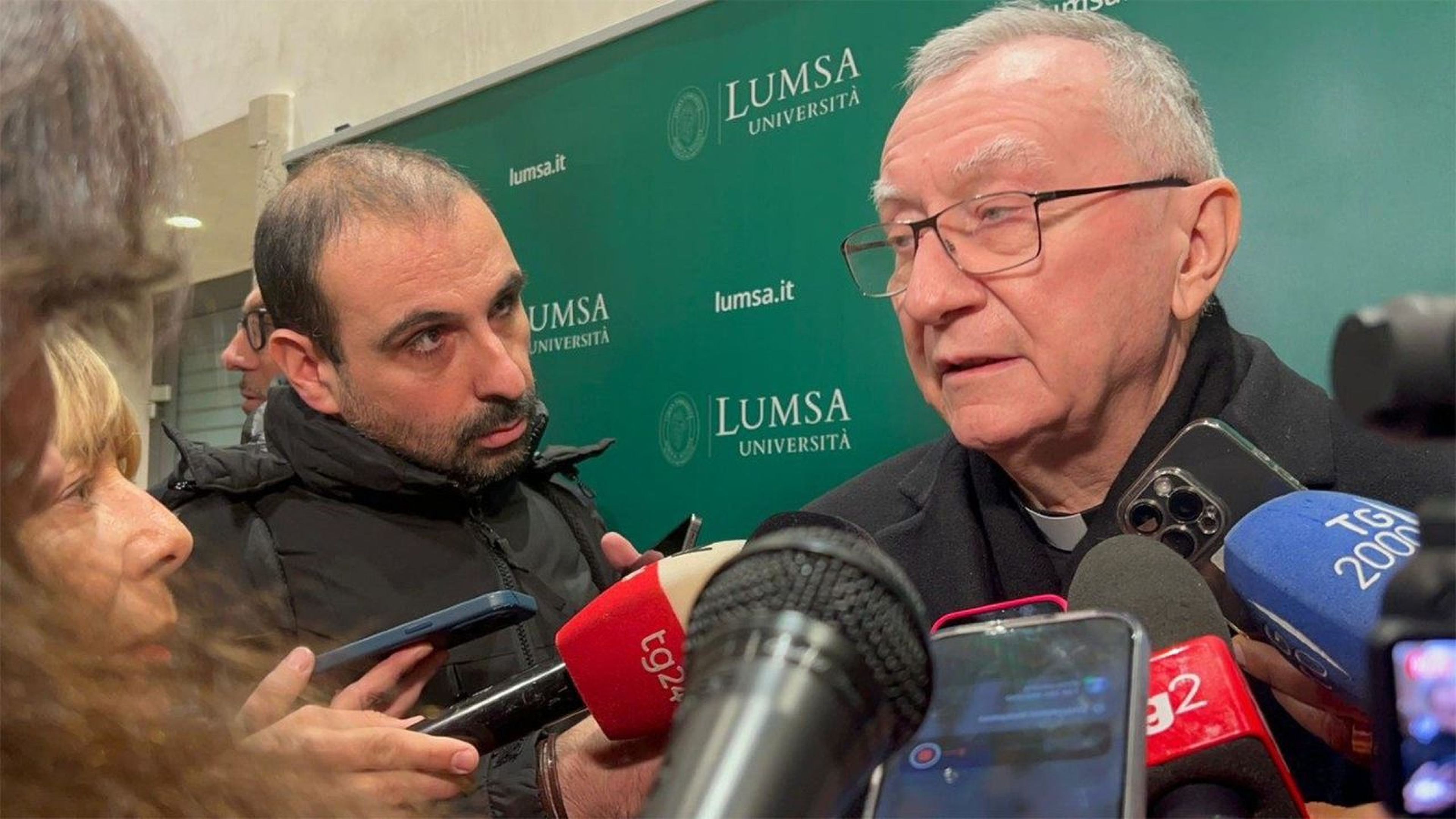 El cardenal Parolin evita responder a Trump tras las nuevas críticas a León XIV: 