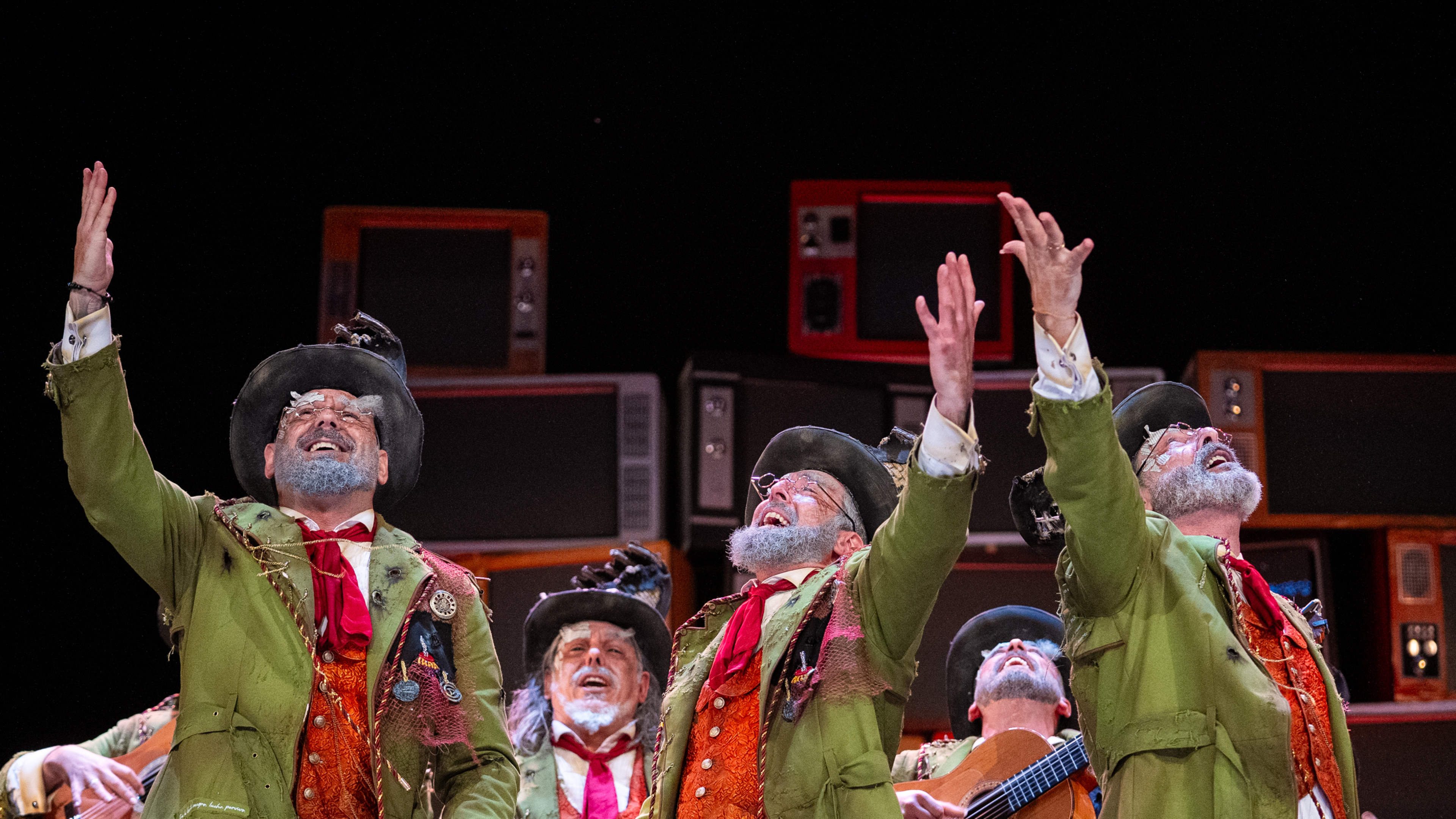 El Último Papelillo: Martínez Ares sacude las semifinales del Falla con 'Los humanos' y desata el debate de las claves de la agrupación